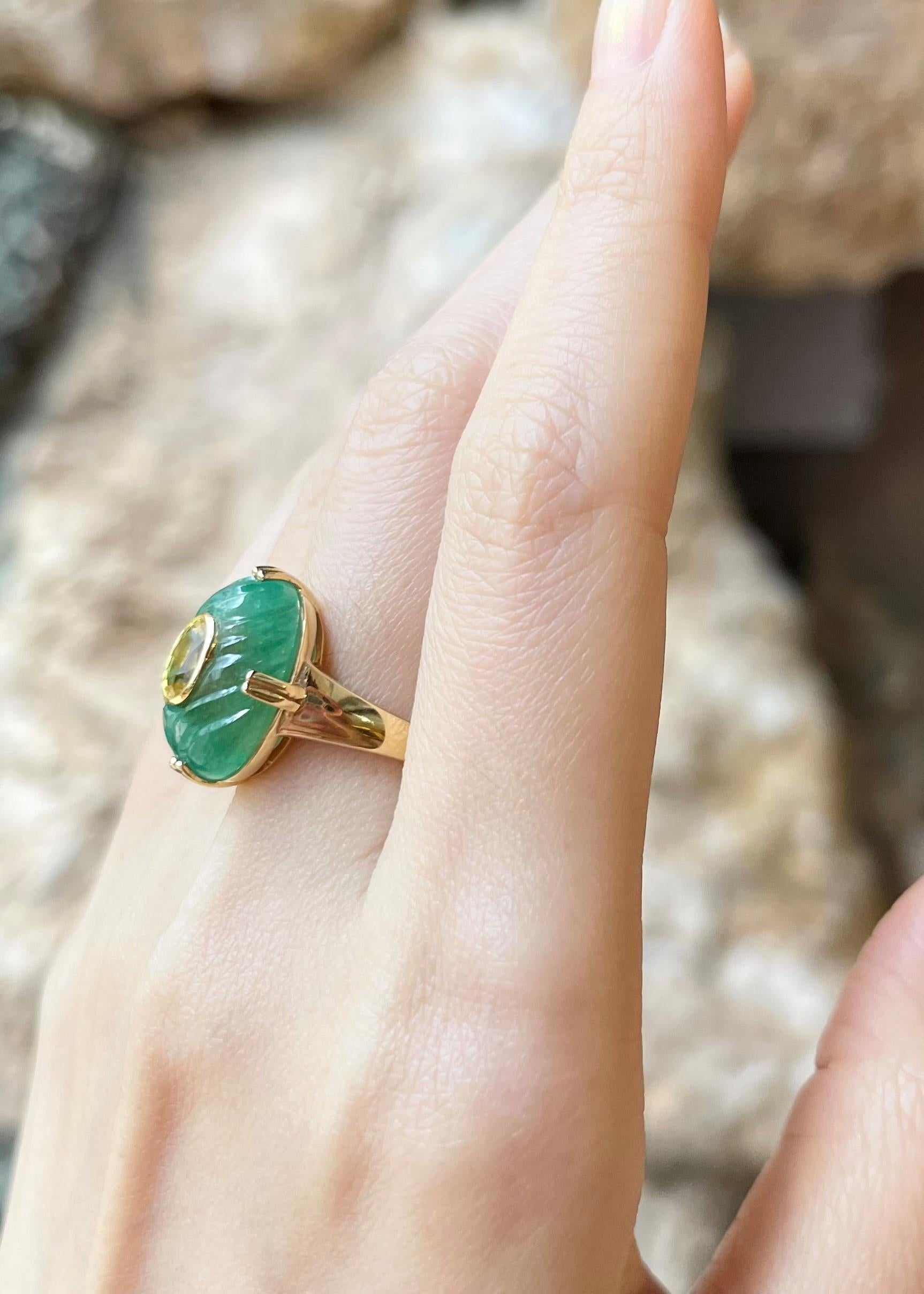 Ring mit gelbem Saphir und Smaragd in 18 Karat Goldfassung im Angebot 1