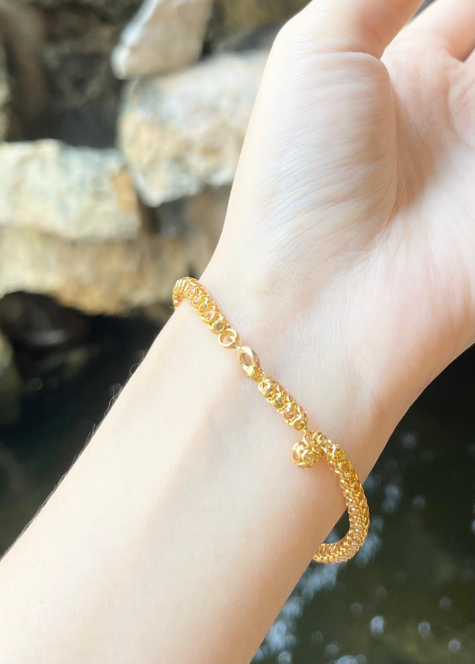 Yellow Sapphire Bracelet set in 18K Gold Settings In New Condition For Sale In Bangkok, TH