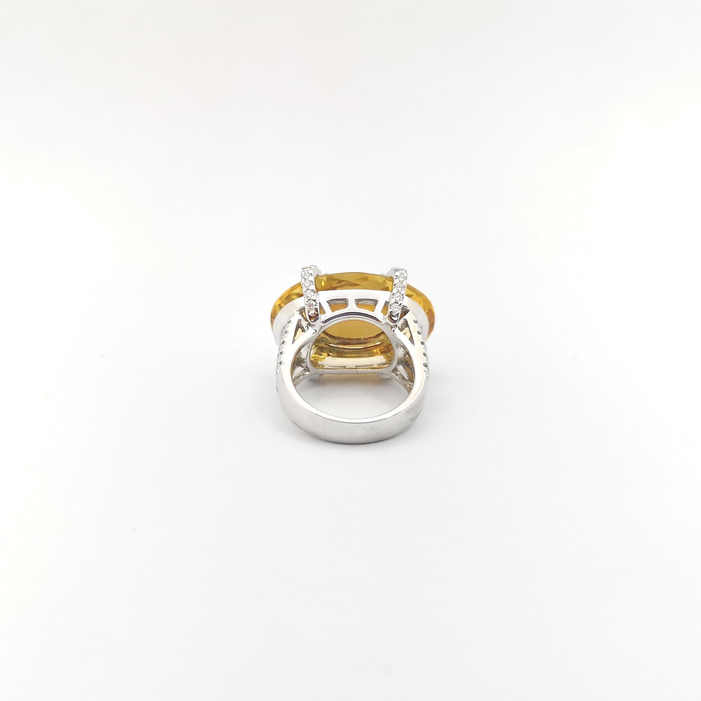 Bague en or blanc 18 carats, saphir jaune, citrine et diamants en vente 3