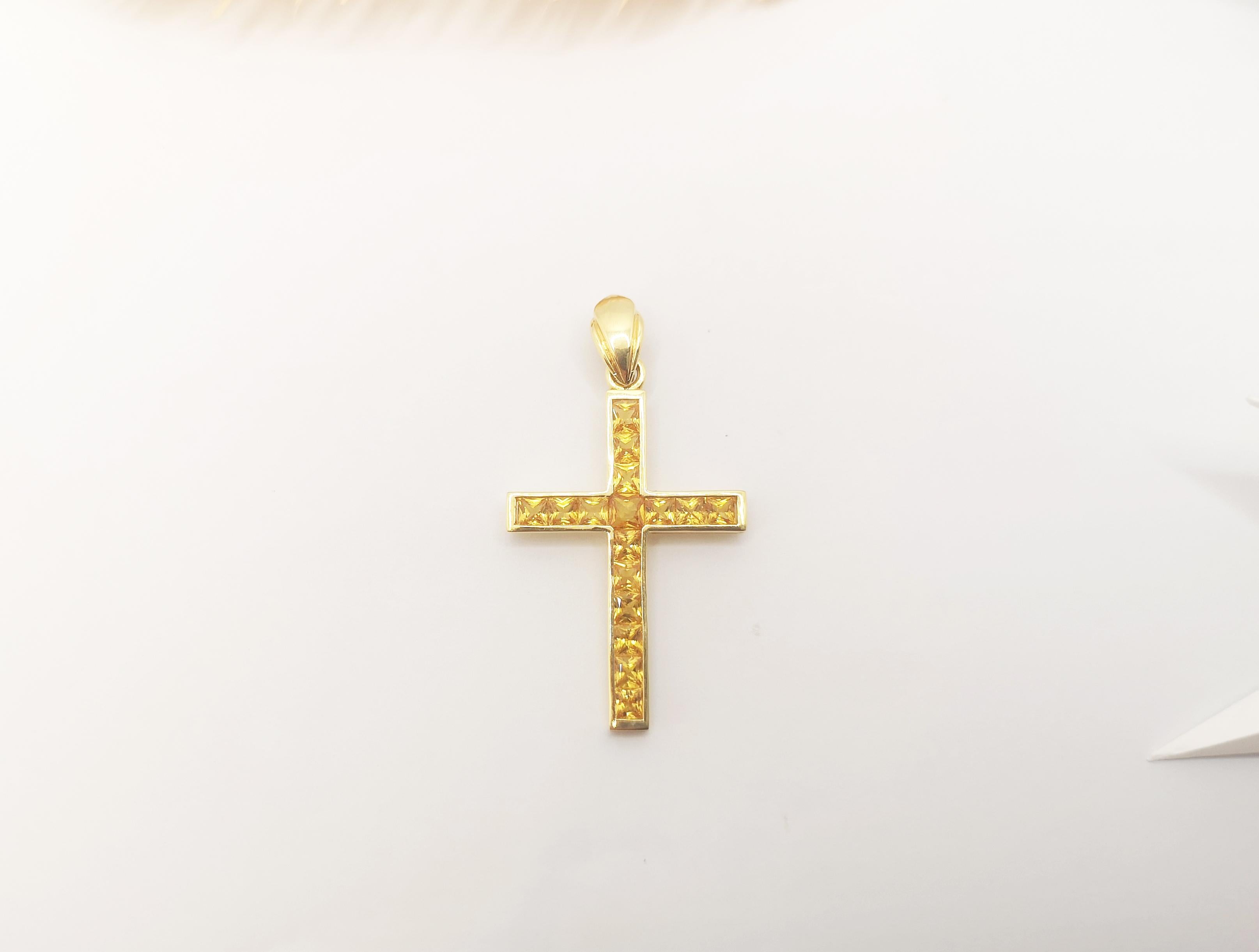 Pendentif croix en saphir jaune serti dans des montures en or 18 carats en vente 3