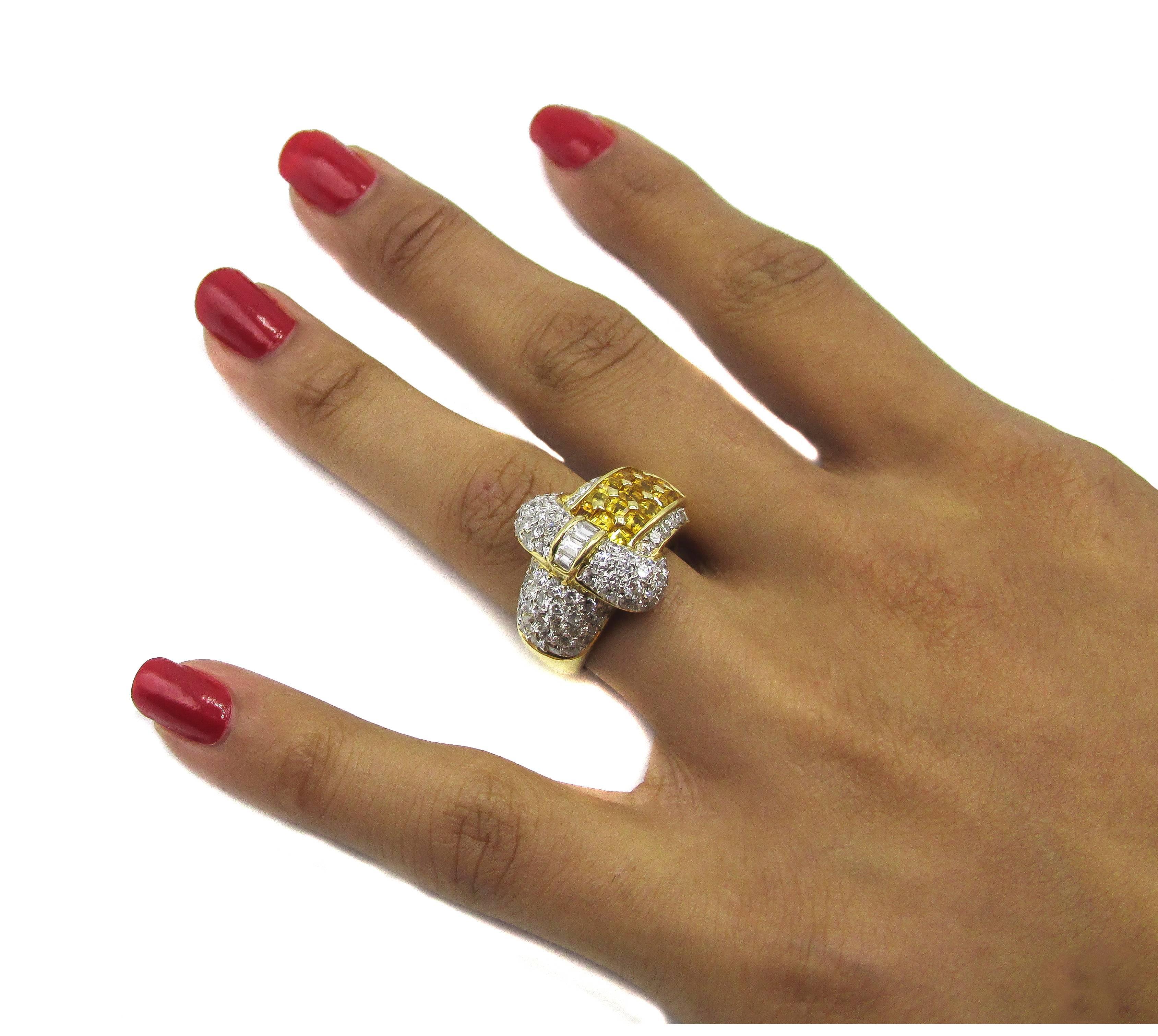 Bague en or 18 carats avec saphir jaune et diamants en vente 1