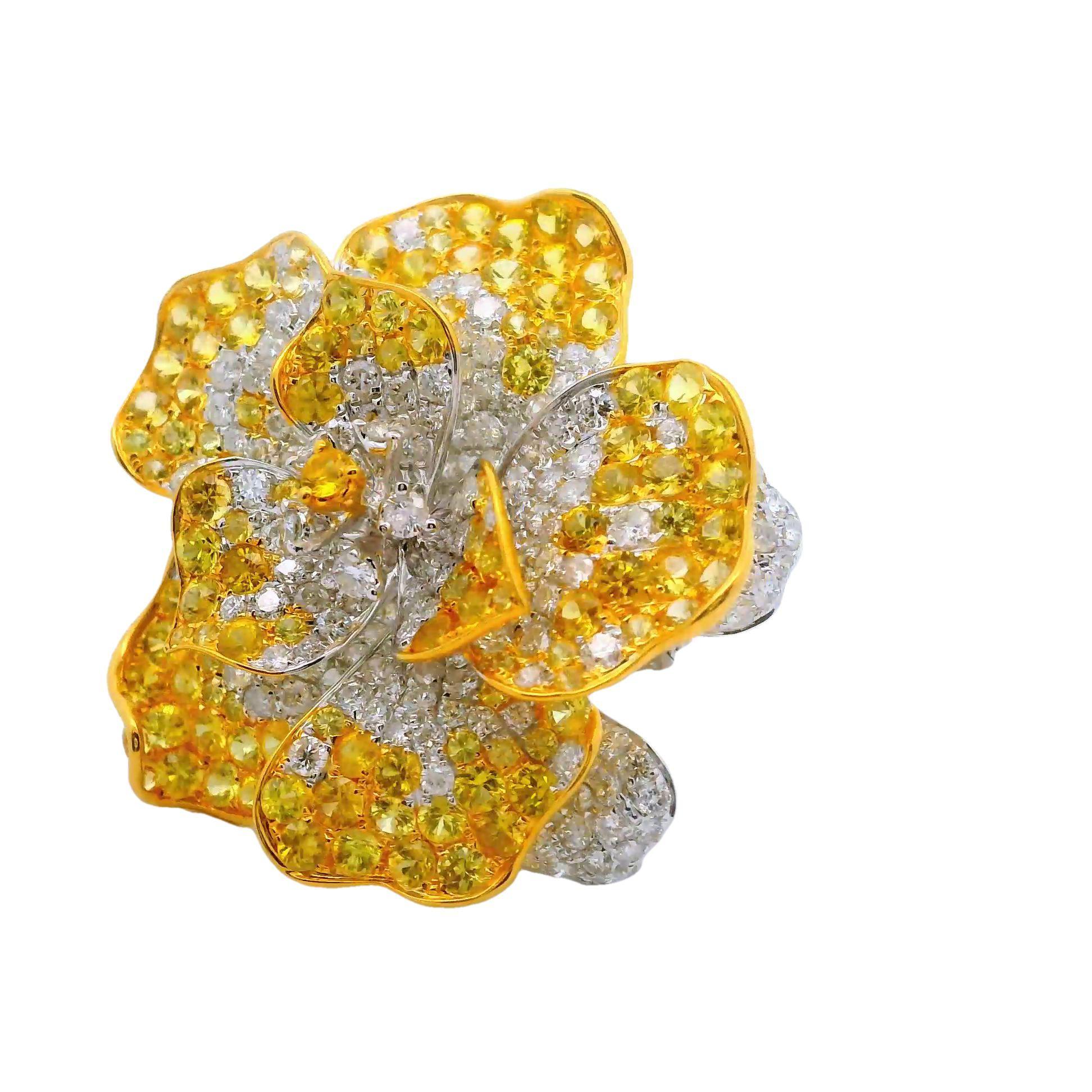 Taille ronde Bague cocktail fleur en or blanc 18 carats avec saphir jaune et diamants