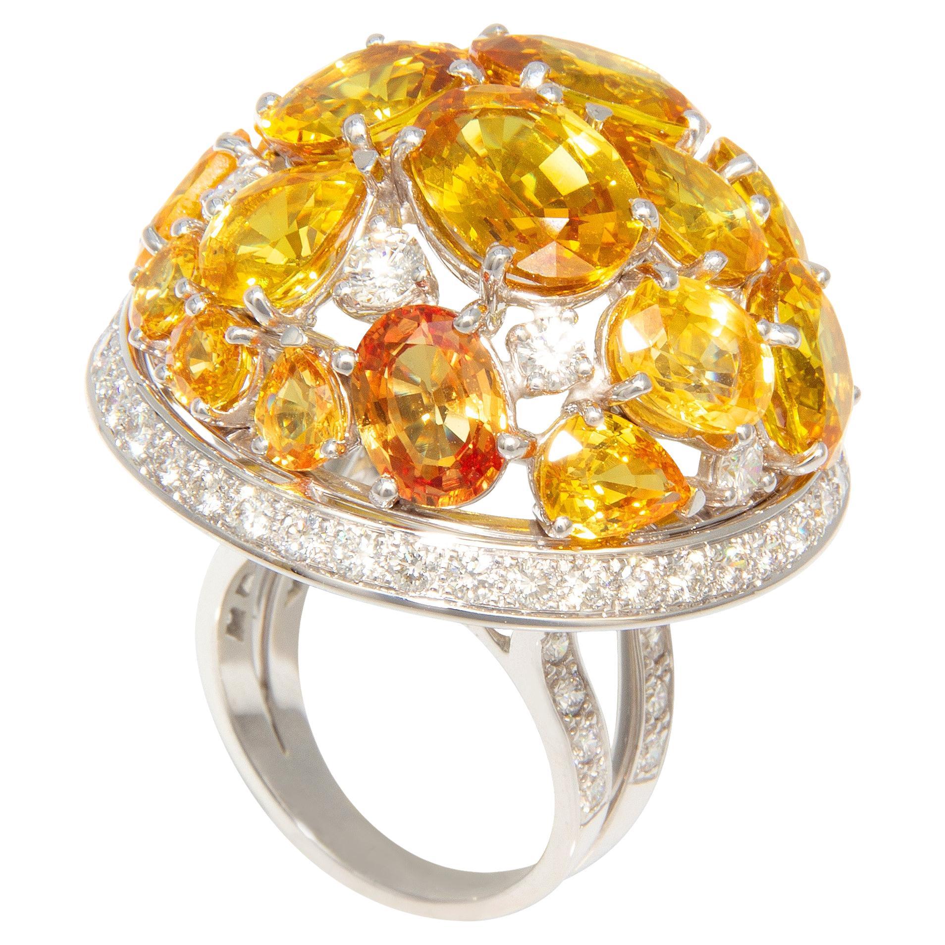 Anello da cocktail con zaffiro giallo e cupola di diamanti, design di Ella Gafter in vendita