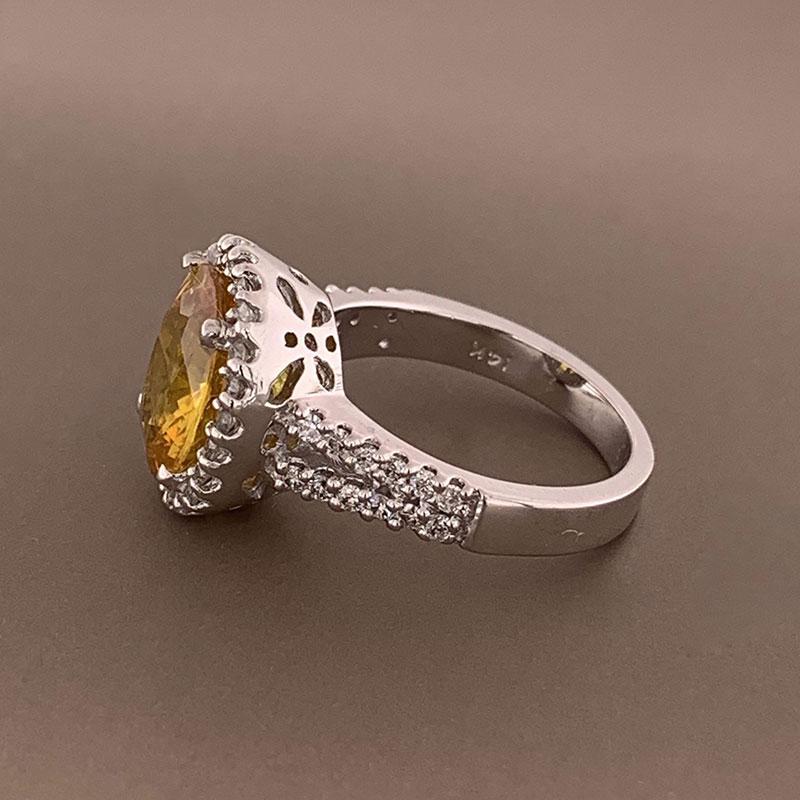 Yellow Sapphire Diamond Gold Ring In New Condition In Beverly Hills, CA