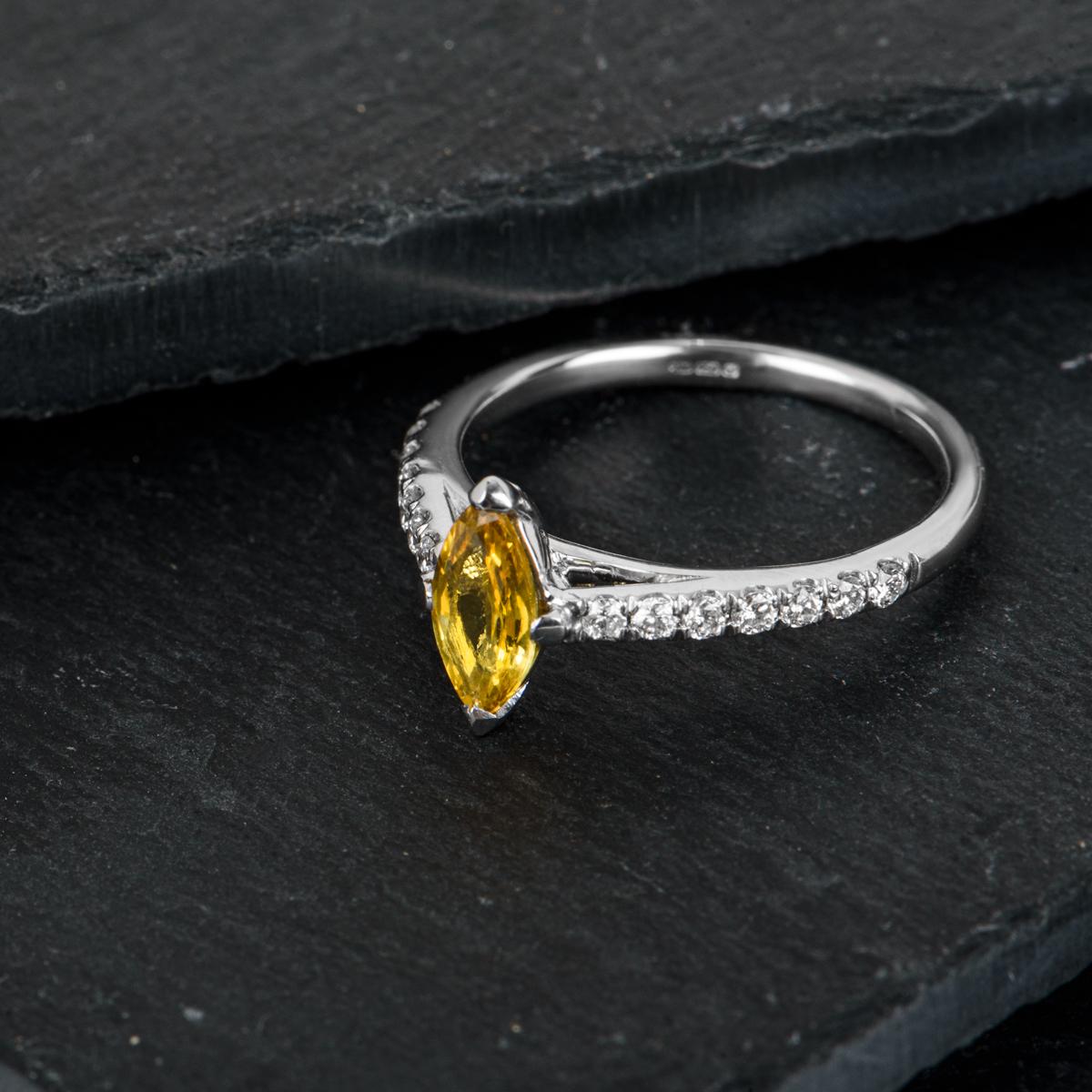 Women's Yellow Sapphire & Diamond Ring 0.57ct For Sale