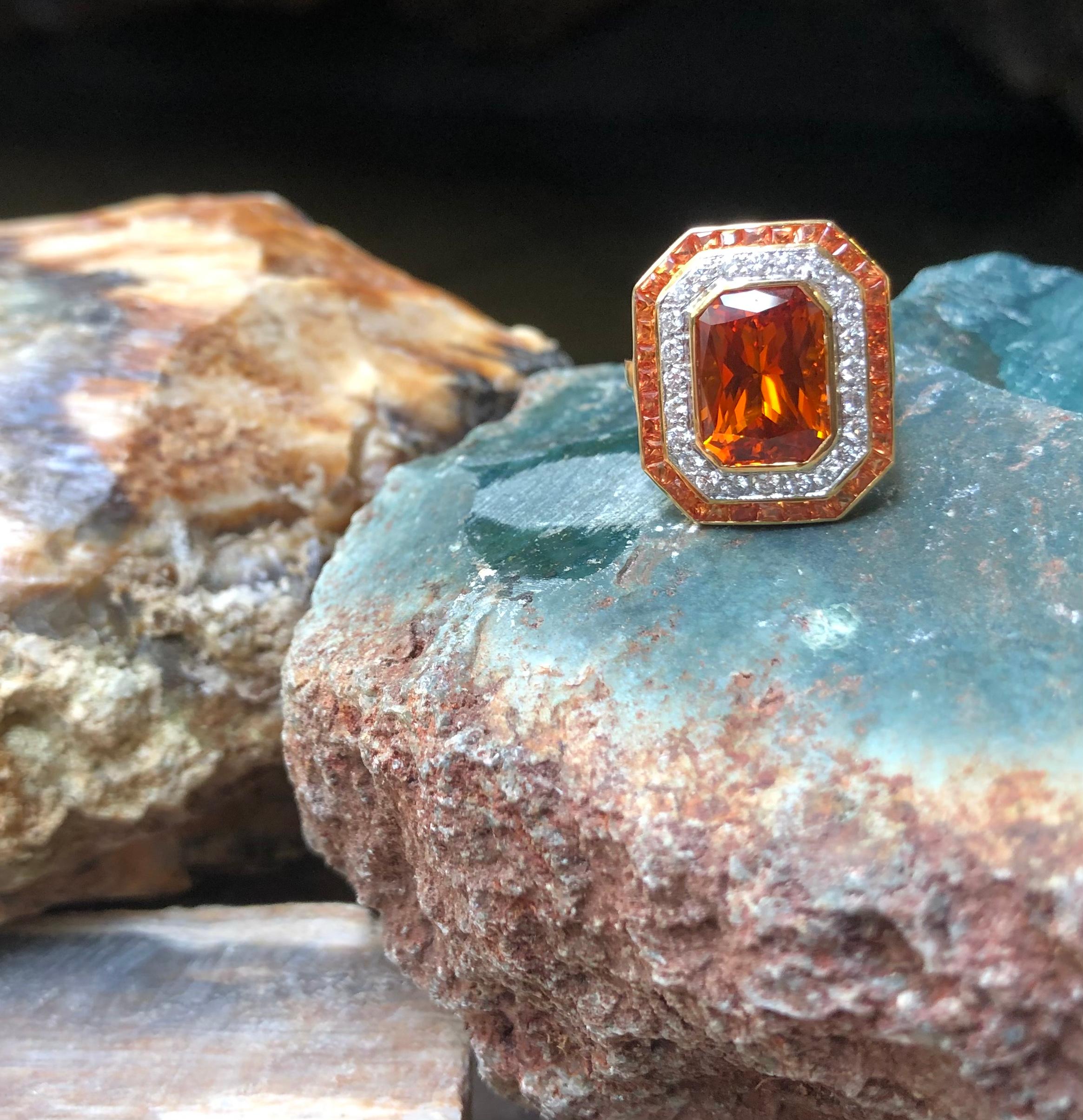 Yellow Sapphire, Diamond Ring Set in 18 Karat Gold Settings For Sale 7