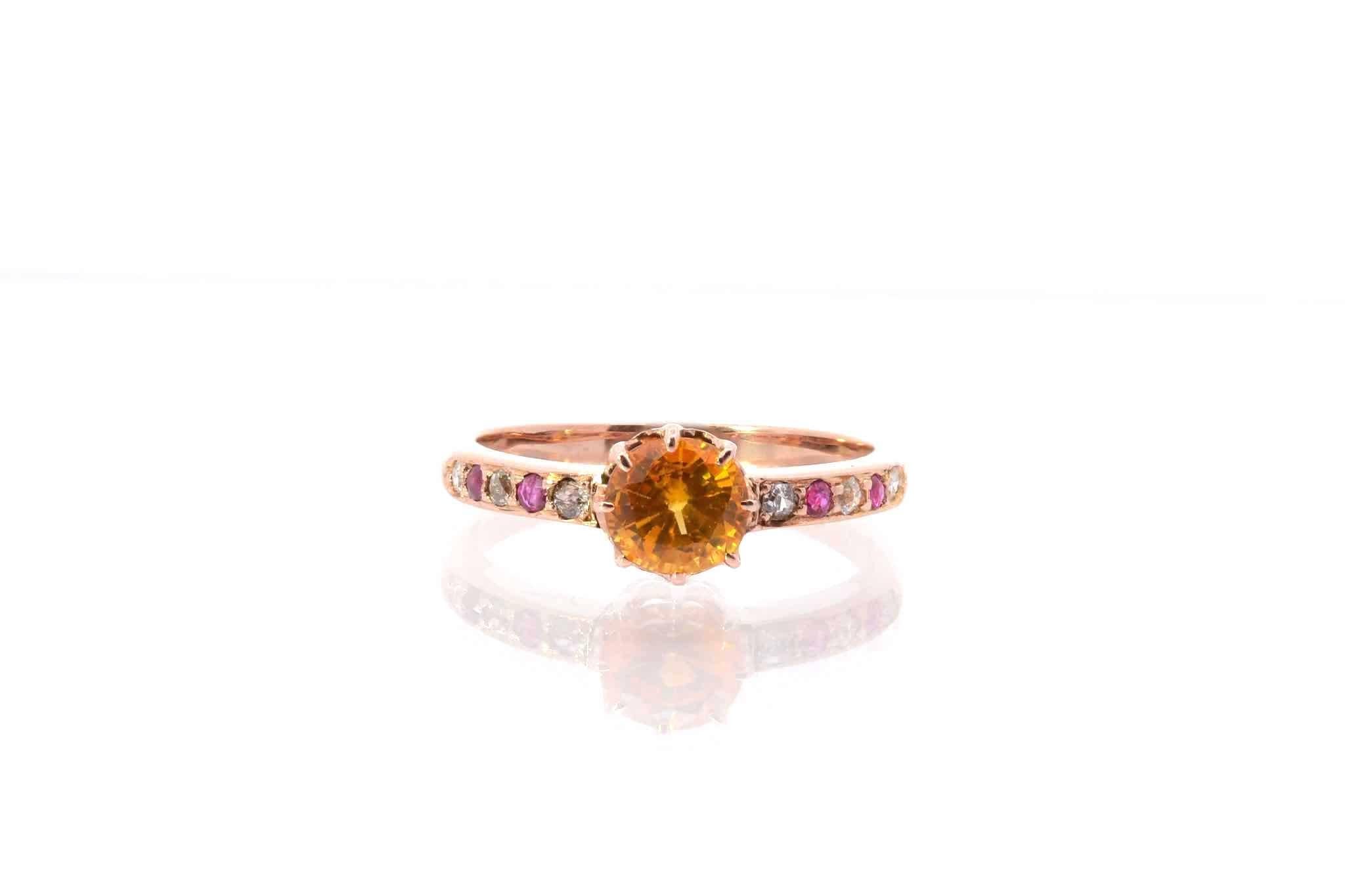 Stones: Yellow sapphire of 1.01 cts, 6 diamonds of 0.20 ct and 4 pink sapphires of 0.15 ct.
Material: 18k yellow gold
Weight: 2.8g
Period: 1900
Size: 53 (free sizing)
Certificate
Ref. : 24971b