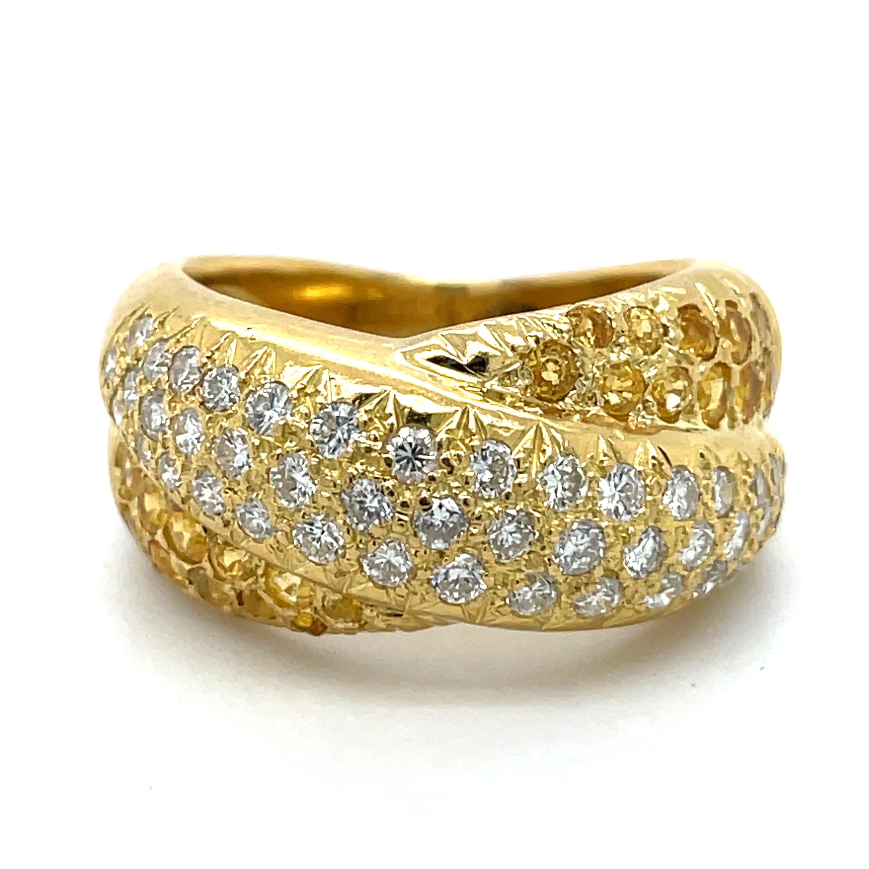 Anello con zaffiri gialli e diamanti, oro giallo 18 carati, anello a cupola incrociata

Materiale dei gioielli: Oro giallo 18K (l'oro è stato testato da un professionista)
Peso totale dei carati: 0,5ct (circa)
Peso totale del metallo: 14 g
Taglia: