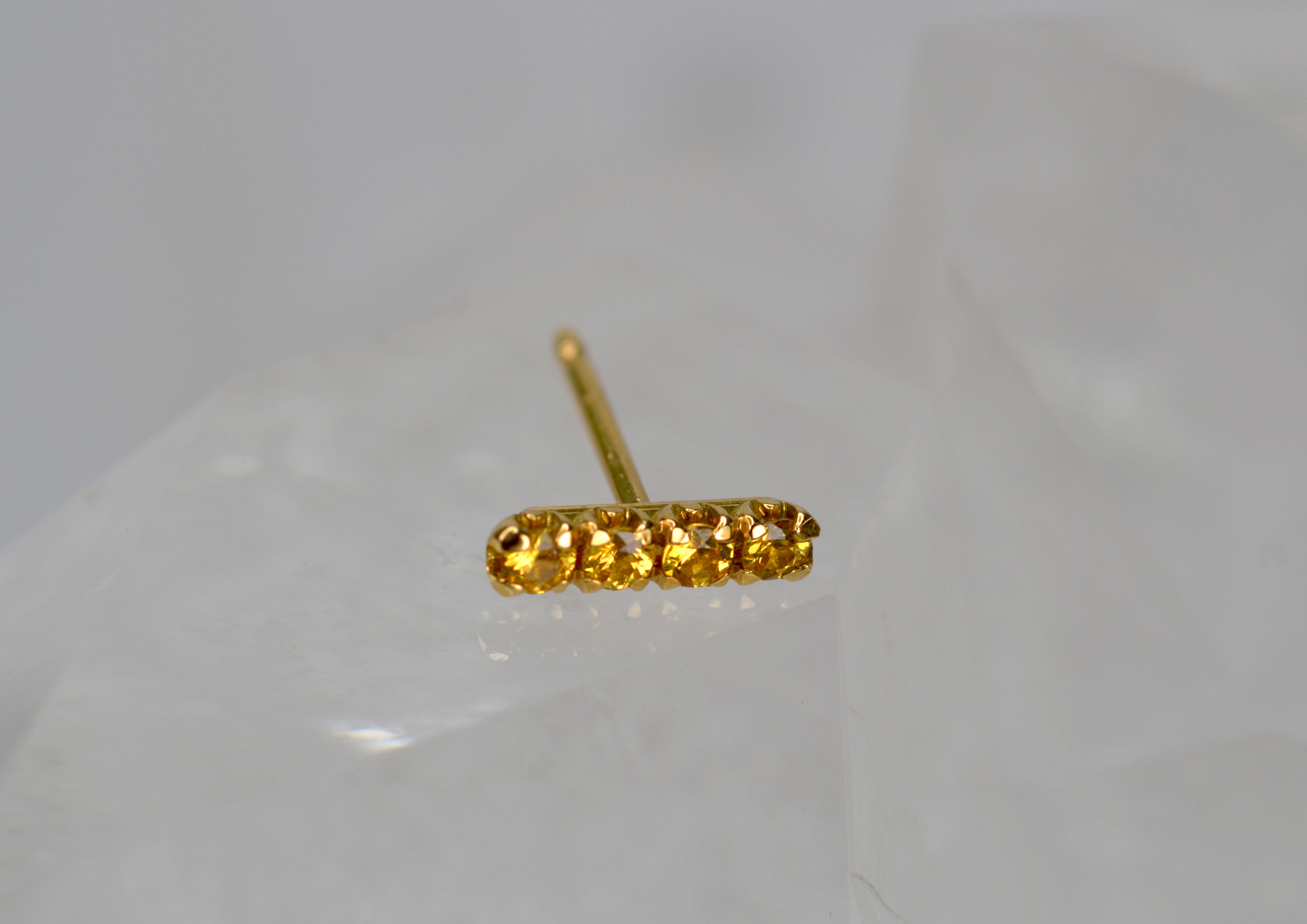 Yellow Sapphire Earring Stud in 18 Karat Yellow Gold In New Condition For Sale In London, GB