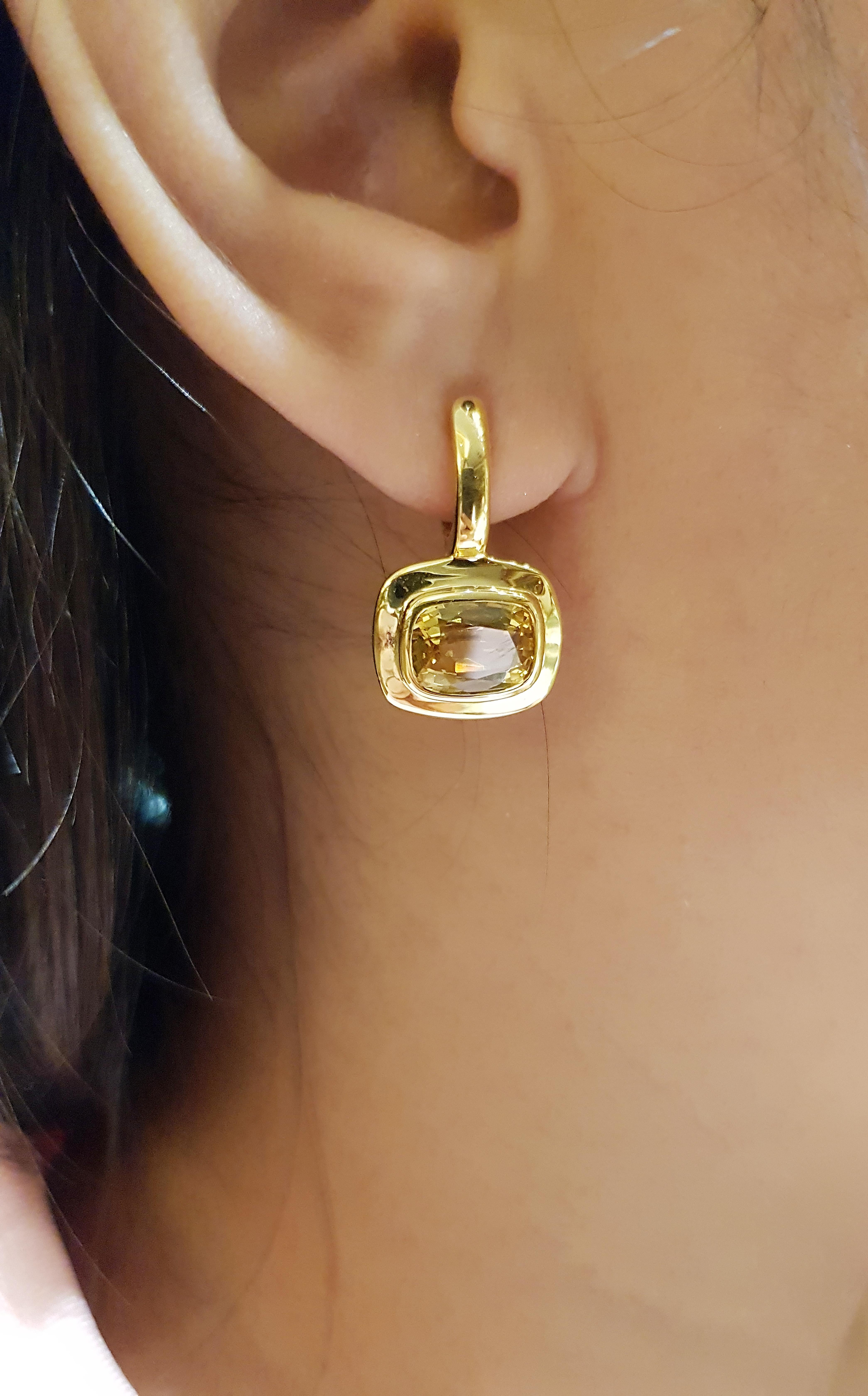 Contemporary Yellow Sapphire Earrings Set in 18 Karat Gold Settings For Sale