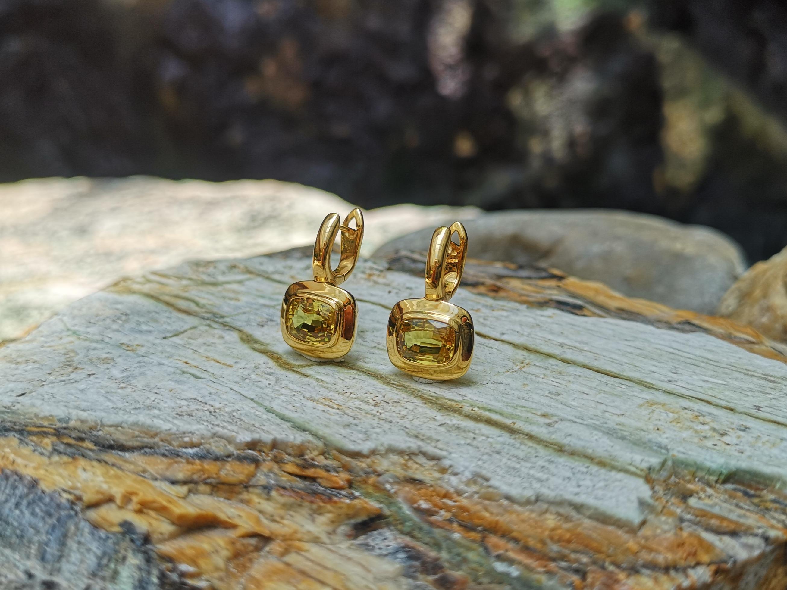 Orecchini con zaffiro giallo e montatura in oro 18 carati In condizioni Nuovo in vendita a Bangkok, TH