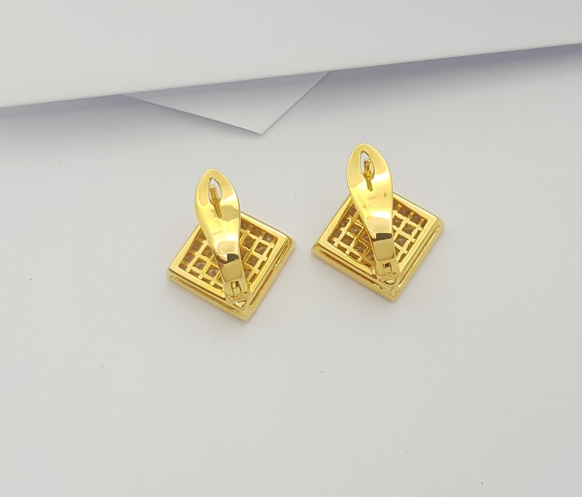 Yellow Sapphire Earrings Set in 18k Gold Settings In New Condition For Sale In Bangkok, TH