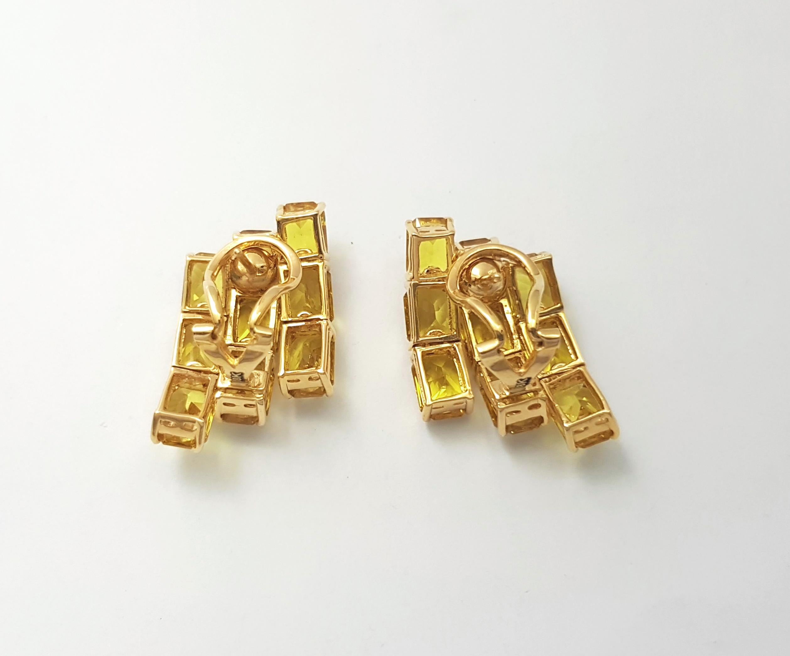 Yellow Sapphire Earrings set in 18K Gold Settings In New Condition For Sale In Bangkok, TH