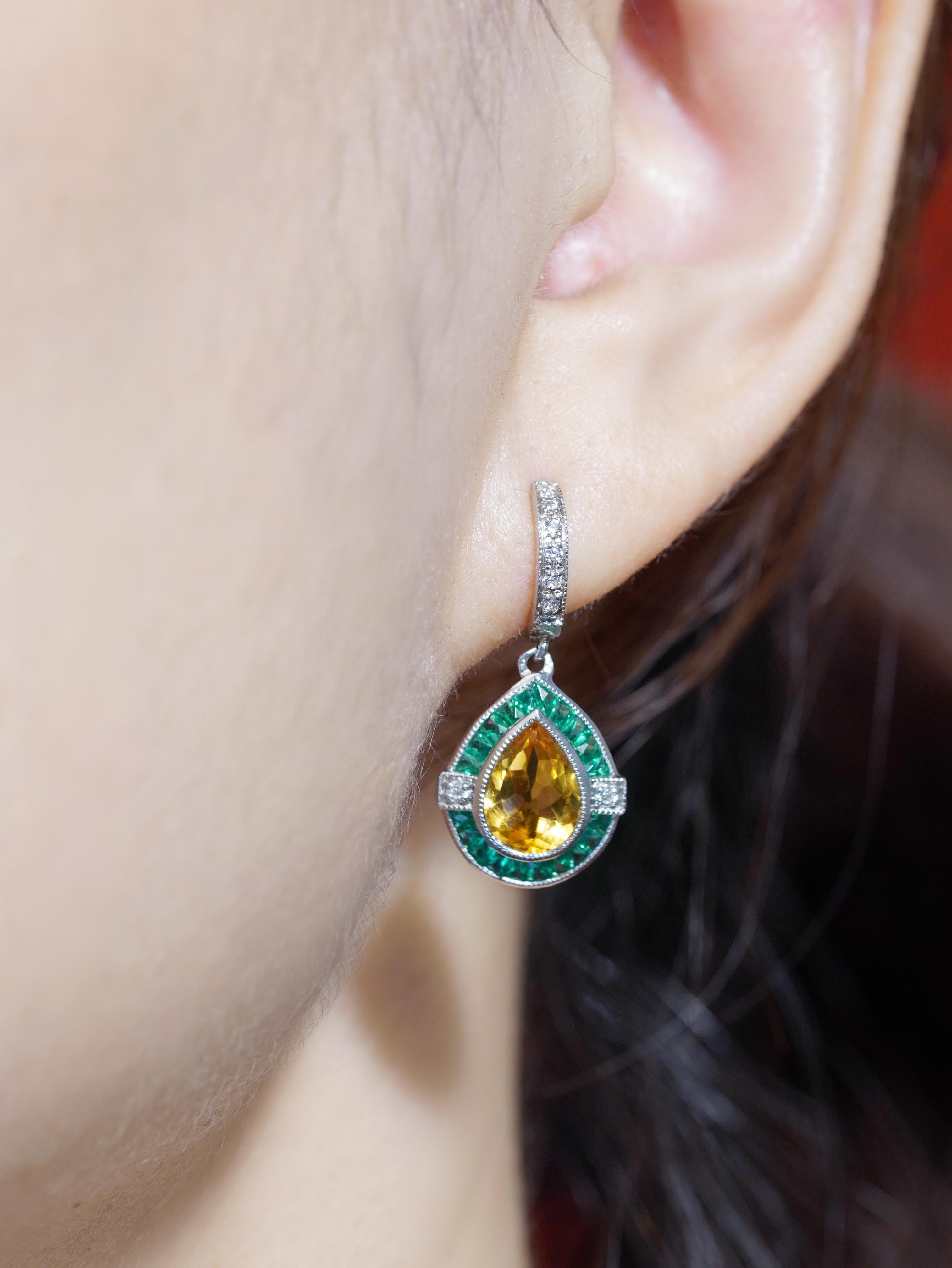 Art déco Saphir jaune Émeraude et diamant  Boucles d'oreilles Cliff de style Art Déco en or 18 carats en vente