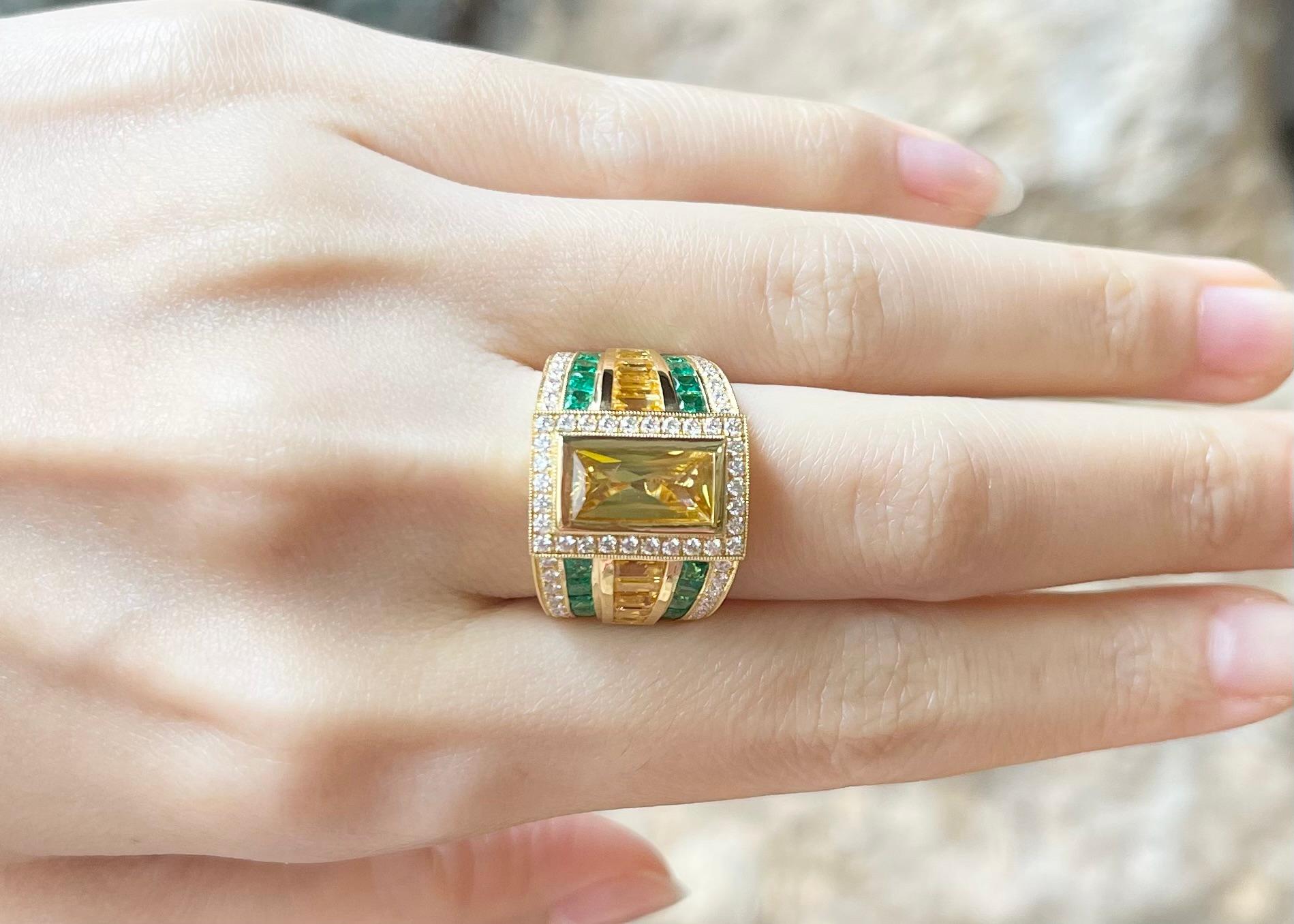 Ring mit gelbem Saphir, Smaragd und Diamant in 18 Karat Goldfassungen gefasst (Art déco) im Angebot