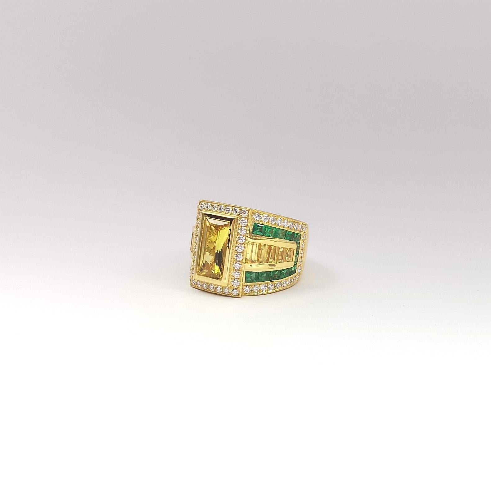 Ring mit gelbem Saphir, Smaragd und Diamant in 18 Karat Goldfassungen gefasst im Angebot 3