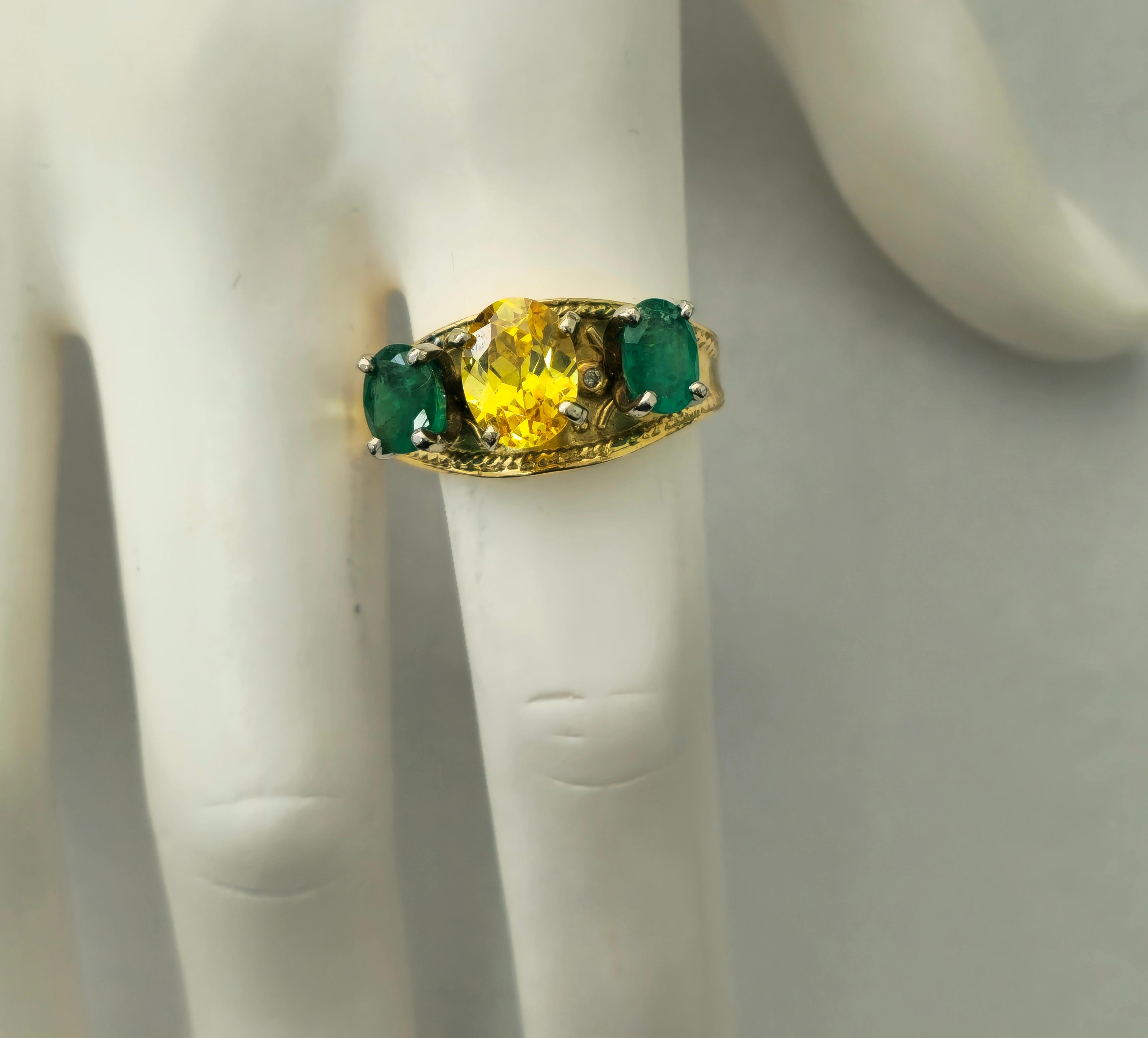 Oval Cut Yellow Sapphire & Emerald Cocktail Ring in 18k yellow Gold For Sale