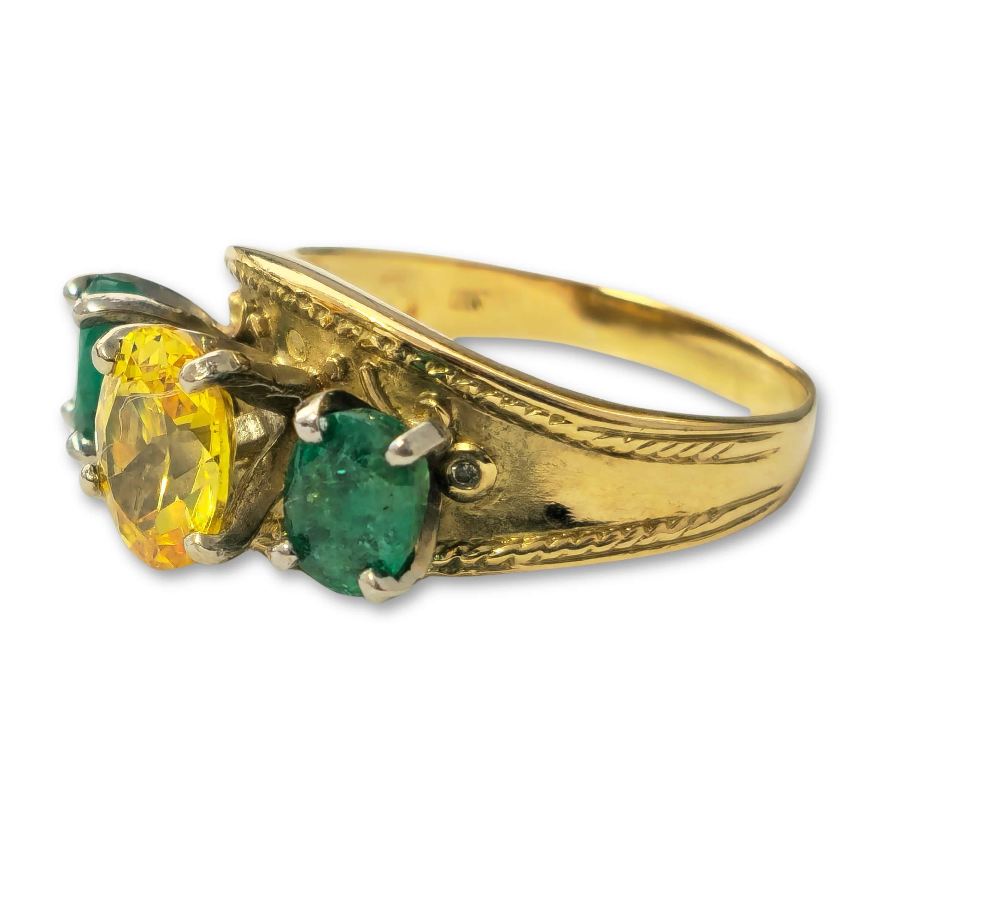 Oval Cut Yellow Sapphire & Emerald Cocktail Ring in 18k yellow Gold For Sale