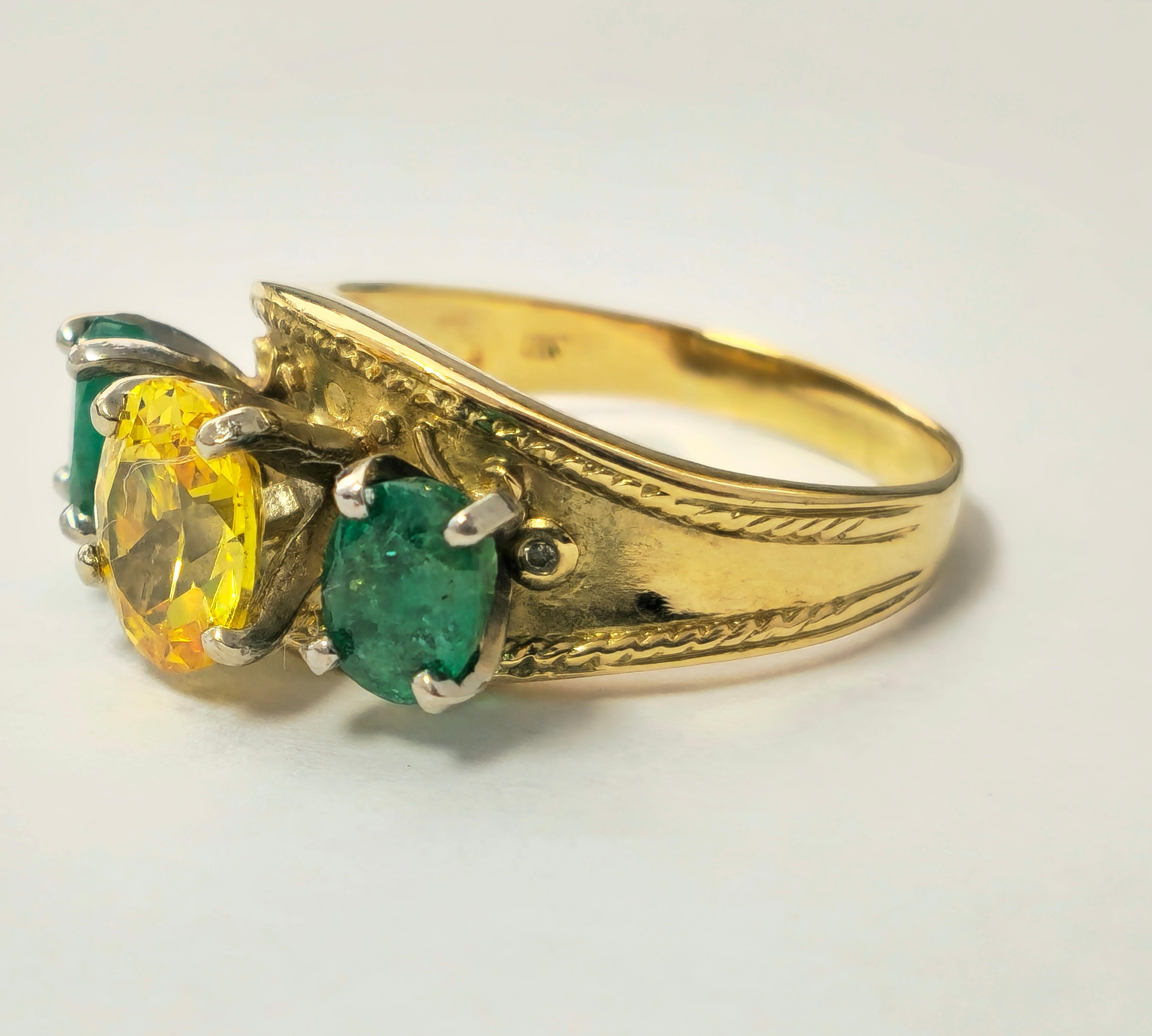 Yellow Sapphire & Emerald Cocktail Ring in 18k yellow Gold In Excellent Condition For Sale In Miami, FL