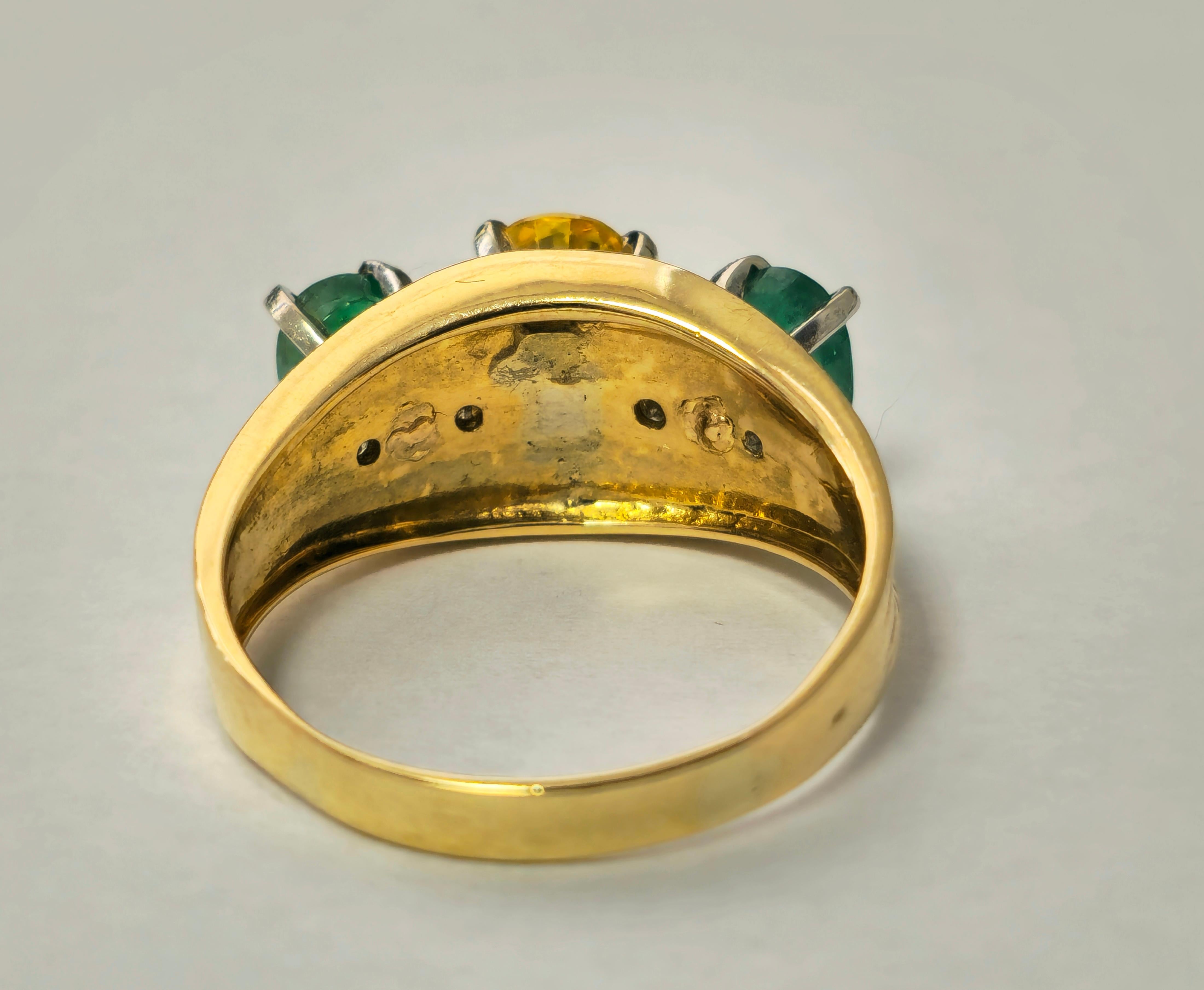 Yellow Sapphire & Emerald Cocktail Ring in 18k yellow Gold For Sale 1