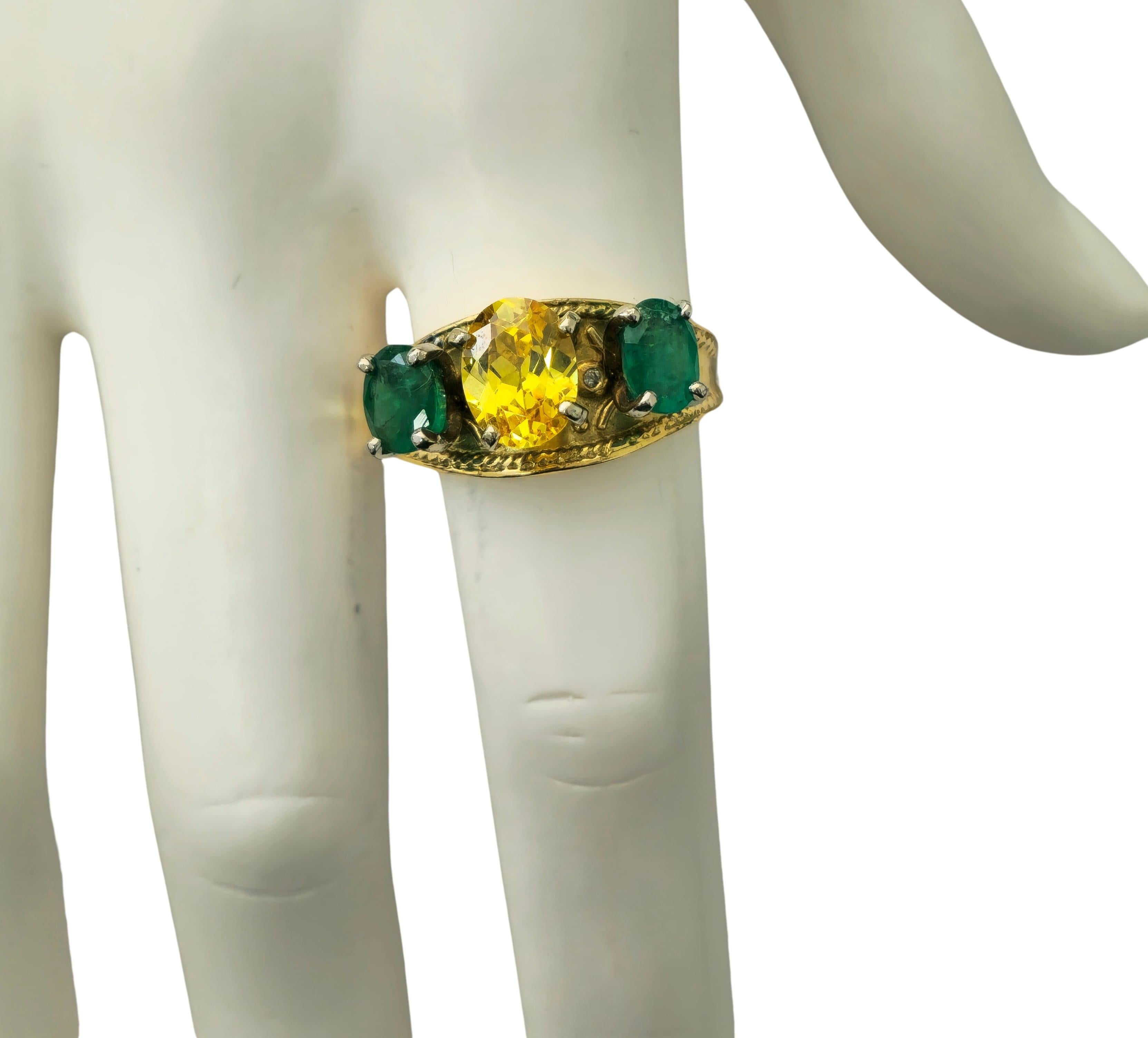 Yellow Sapphire & Emerald Cocktail Ring in 18k yellow Gold For Sale 1