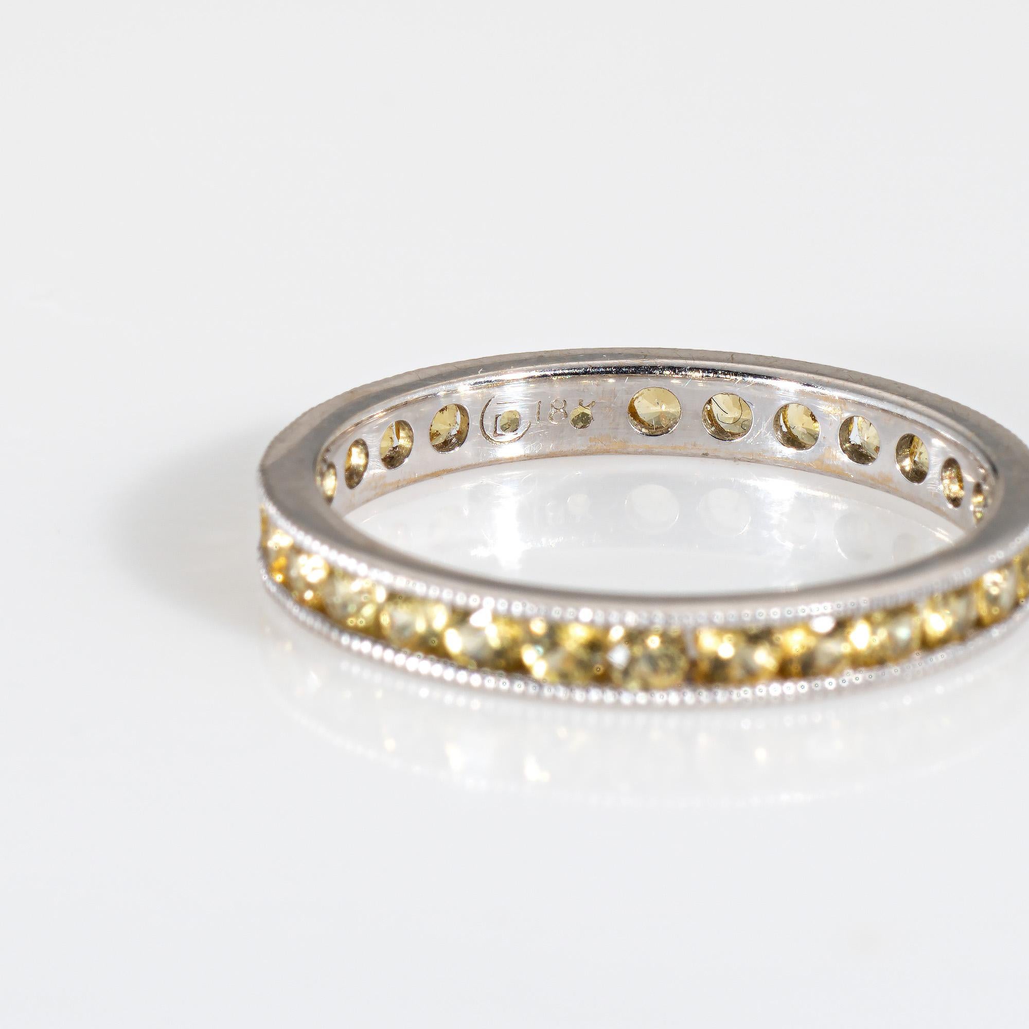 Gelber Saphir Eternity Ring Sz 7,5 18k Weißgold Stacking Band Feiner Schmuck im Zustand „Gut“ im Angebot in Torrance, CA