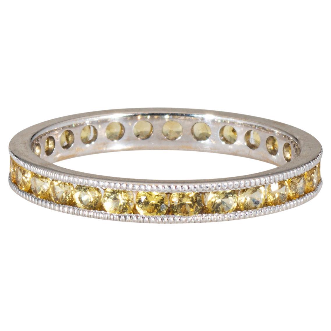 Gelber Saphir Eternity Ring Sz 7,5 18k Weißgold Stacking Band Feiner Schmuck im Angebot