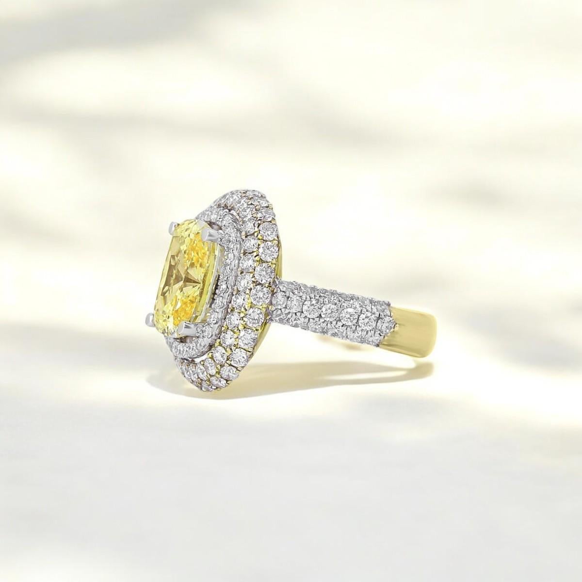 Yellow Sapphire Gemstone Statement Diamond Ring in 14K Solid Gold (Certified) In New Condition For Sale In New Delhi, DL