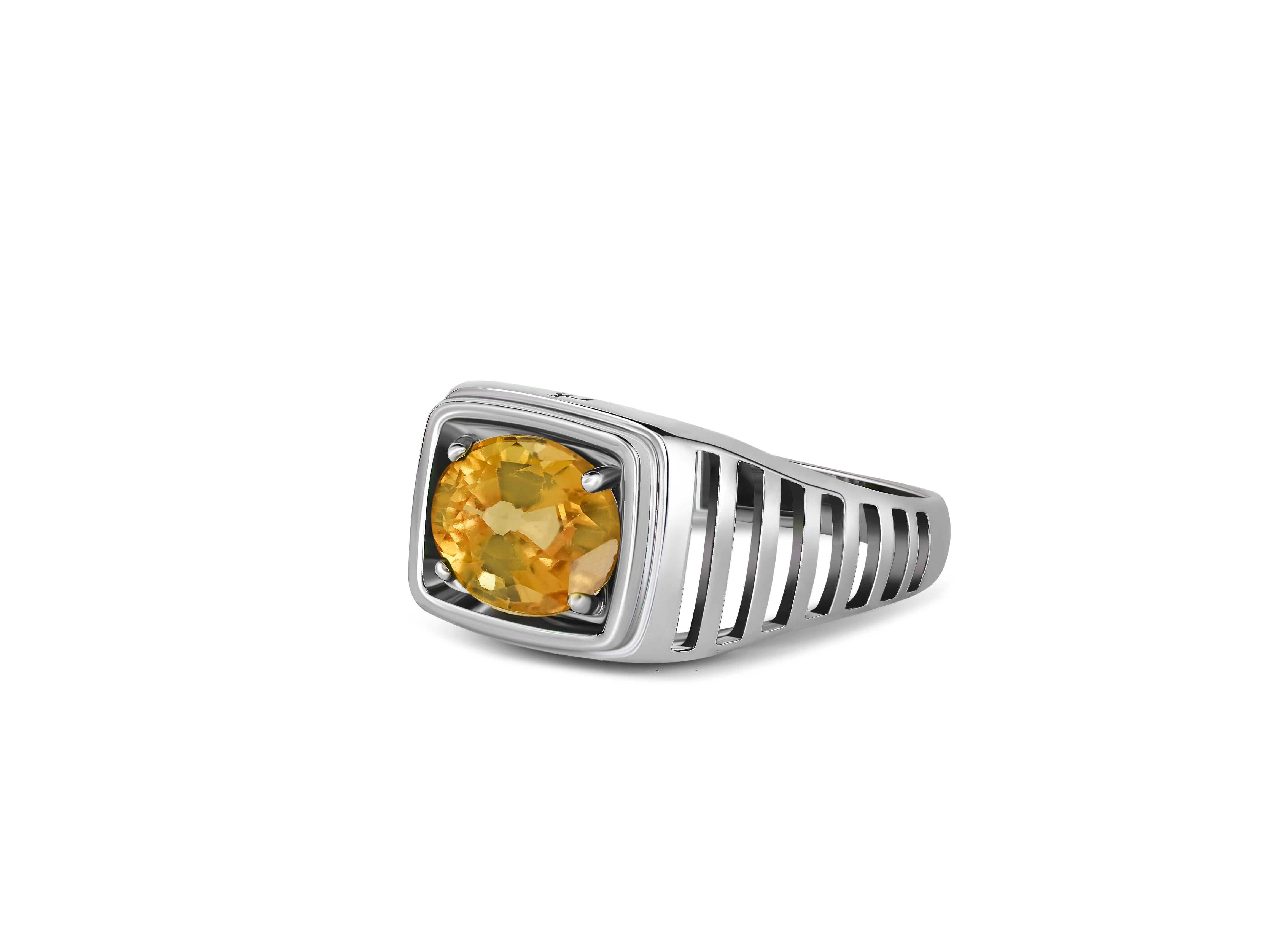 En vente :  Bague en or avec saphir jaune. 2