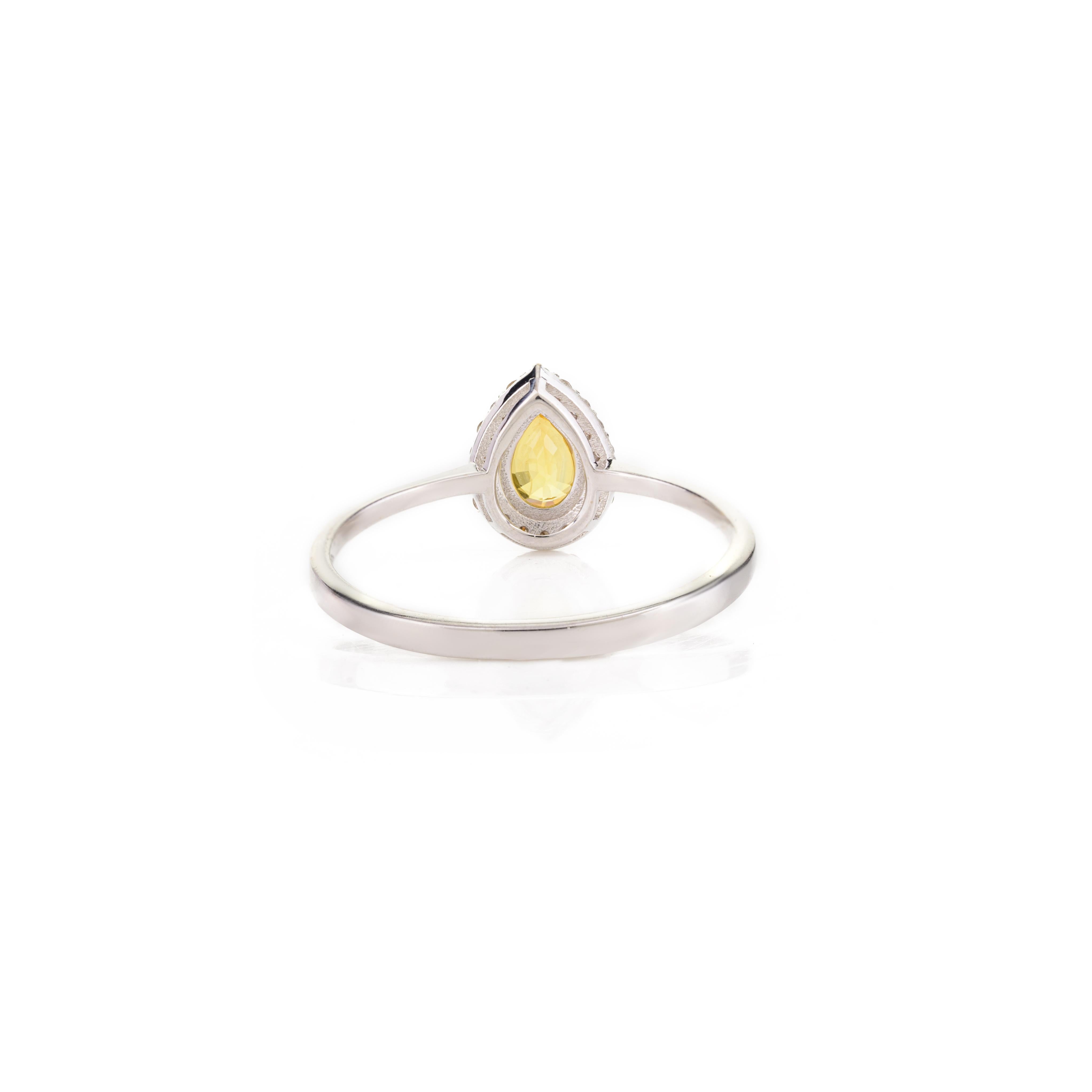 En vente :  Bague de fiançailles en or blanc massif 18k avec saphir jaune et halo de diamants pour elle 5