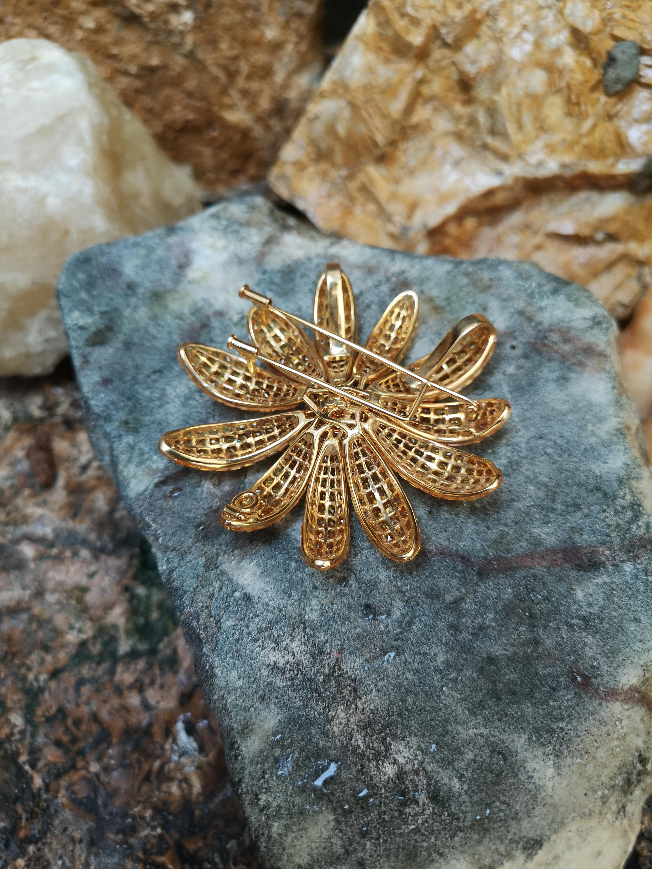 Yellow Sapphire Invisible Setting with Diamond Flower Brooch in 18k Gold  In New Condition For Sale In Bangkok, TH