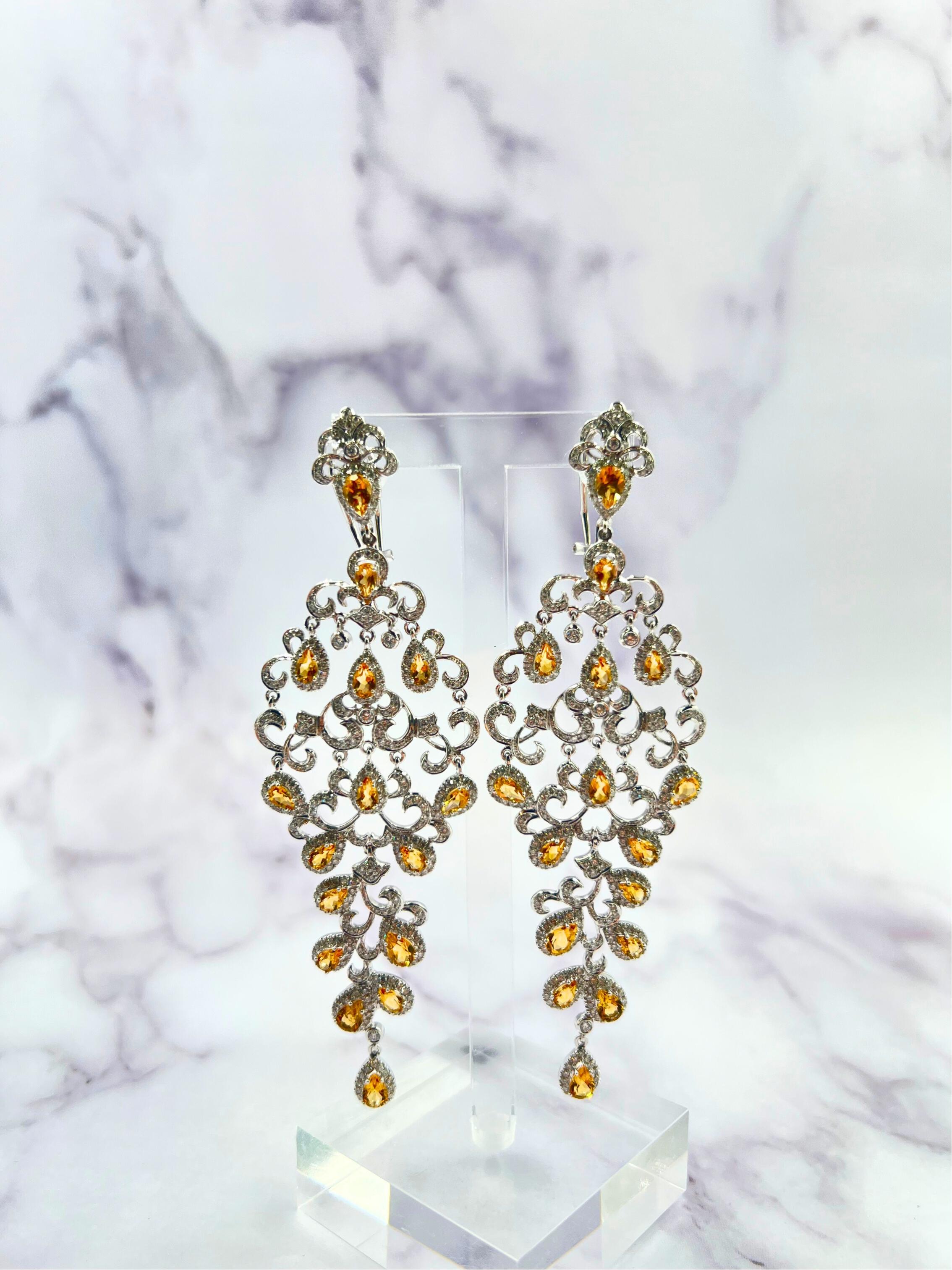 Boucles d'oreilles chandelier ornementales en or blanc 18 carats avec saphir jaune et pavé de diamants en vente 13