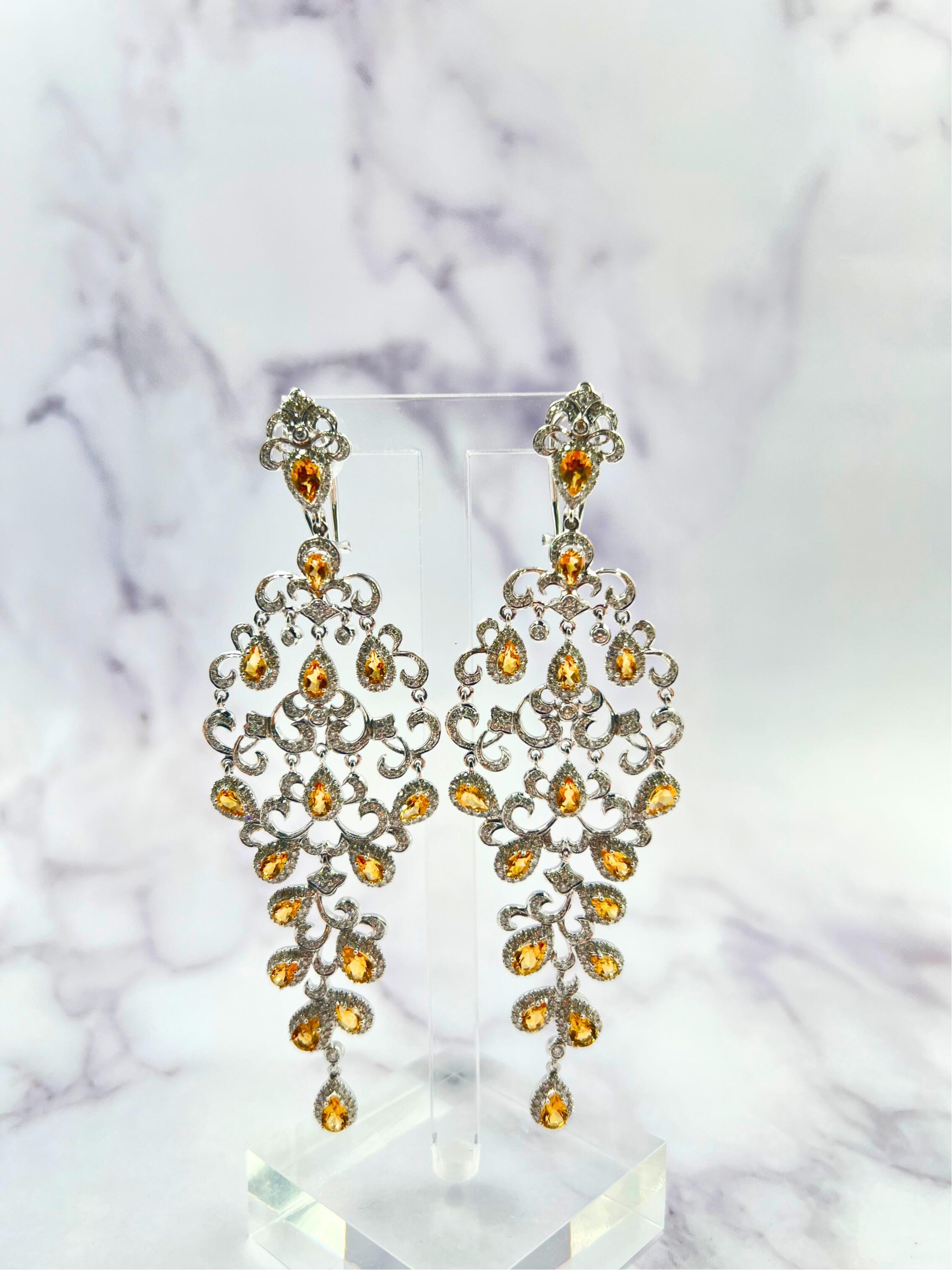 Boucles d'oreilles chandelier ornementales en or blanc 18 carats avec saphir jaune et pavé de diamants en vente 14