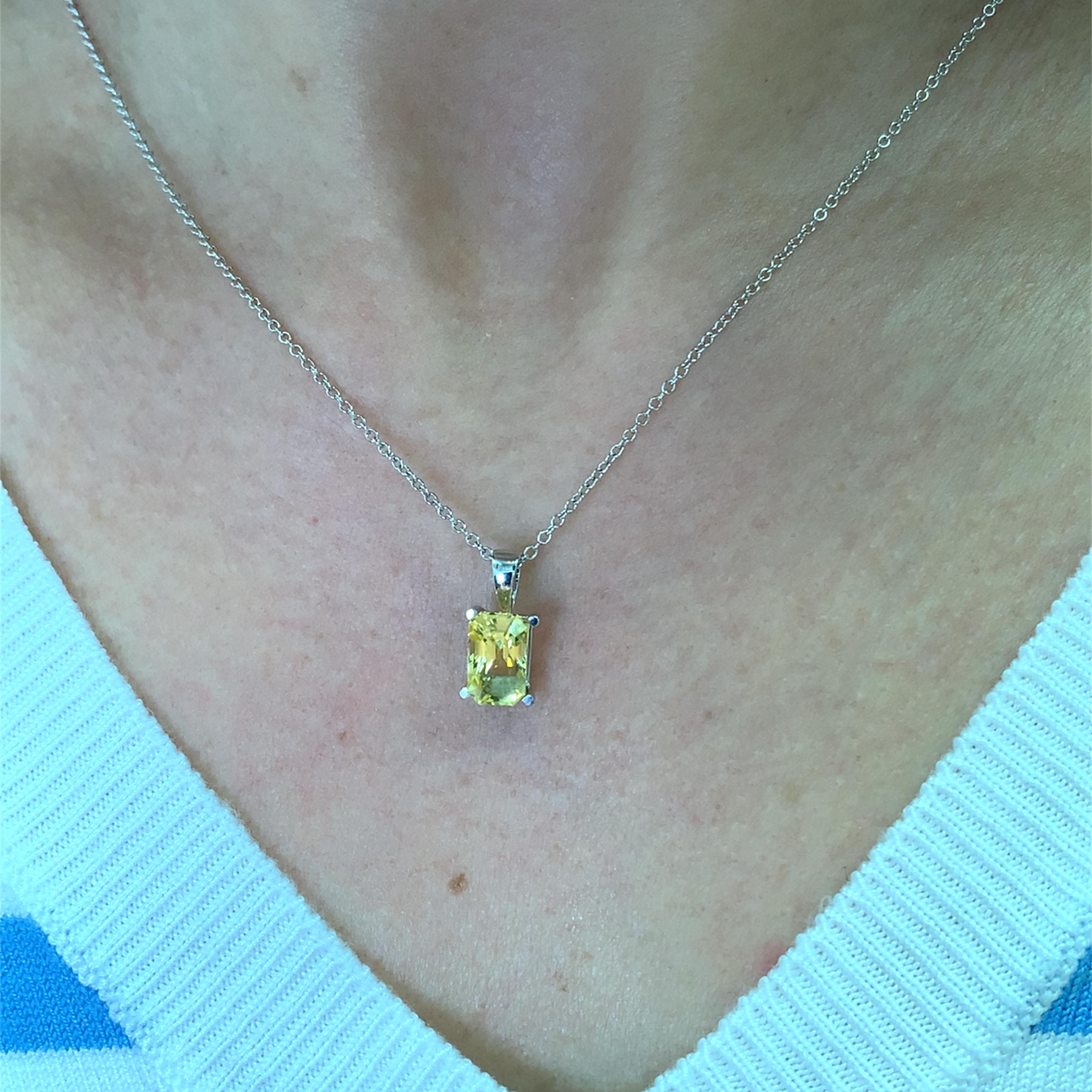 This stunning yellow sapphire emerald cut large gemstone 3.01cy pendant necklace showcases a vibrant yellow lemon sapphire gemstone, elegantly set in a sleek 18k white gold 16 inches chain. Perfect for adding a touch of sophistication to any outfit,
