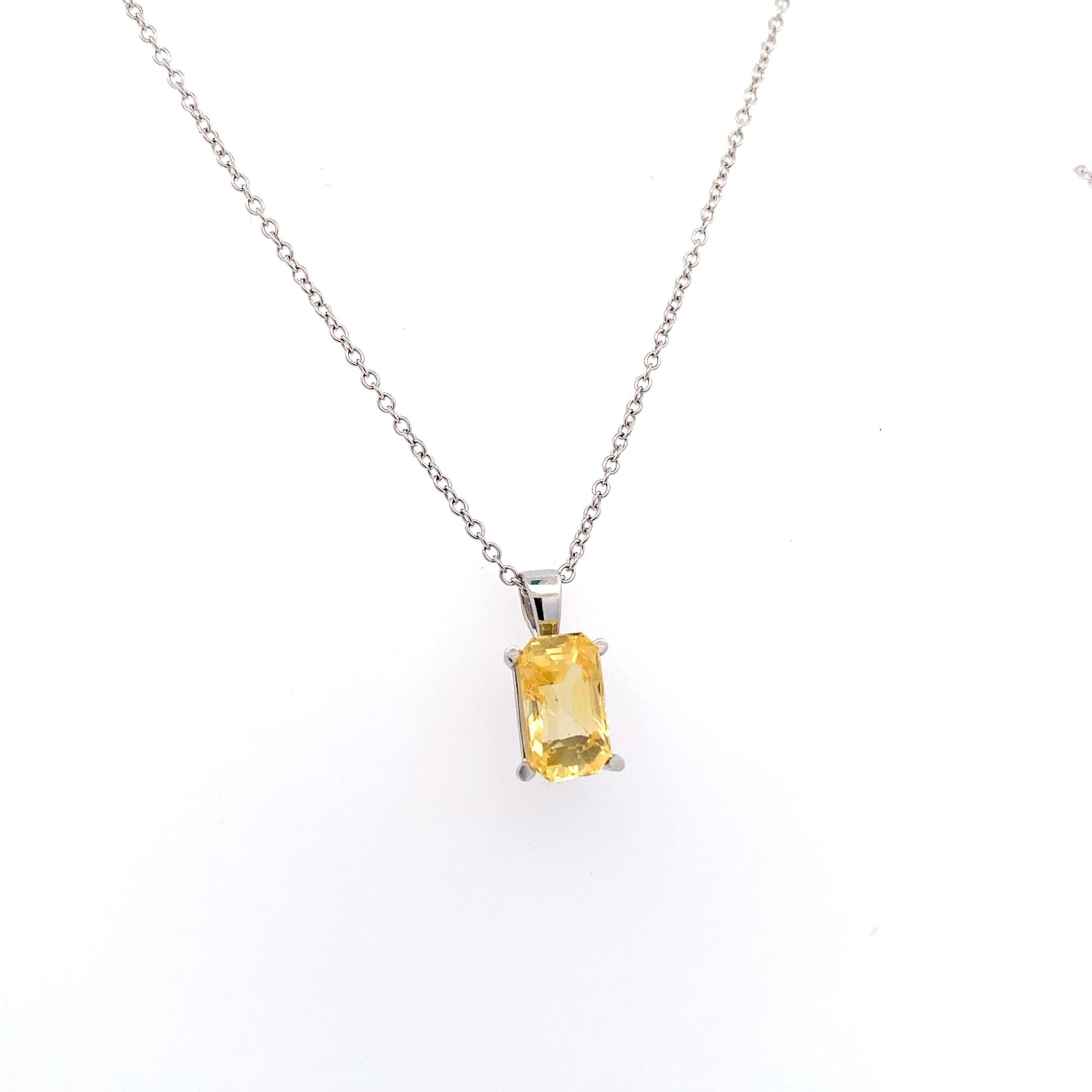 Yellow sapphire pendant necklace 18k white gold In New Condition For Sale In London, GB