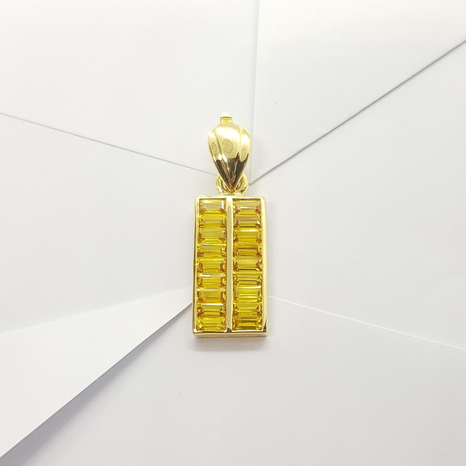 Contemporain Pendentif en saphir jaune serti dans des montures en or 18 carats en vente