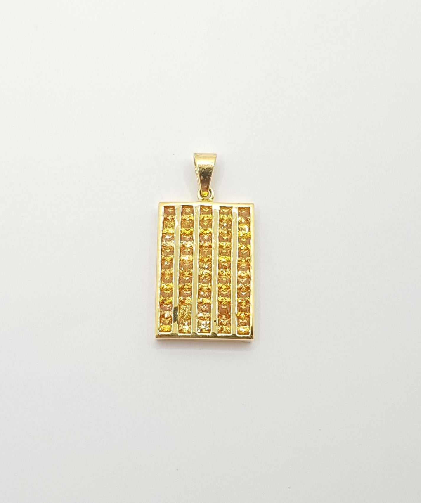 Contemporain Pendentif en saphir jaune serti dans des montures en or 18 carats en vente
