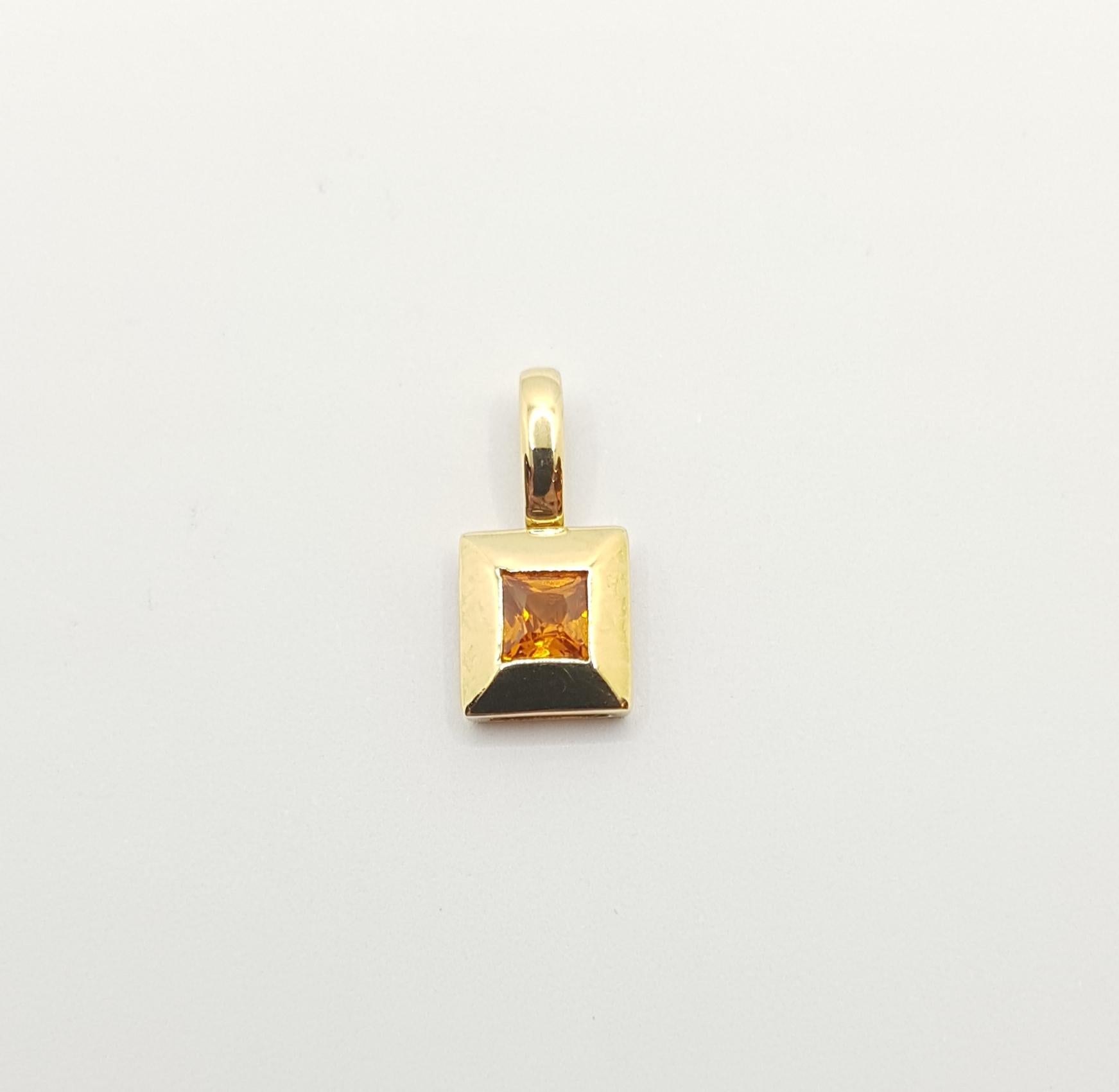 Contemporary Yellow Sapphire Pendant Set in 18 Karat Gold Settings For Sale