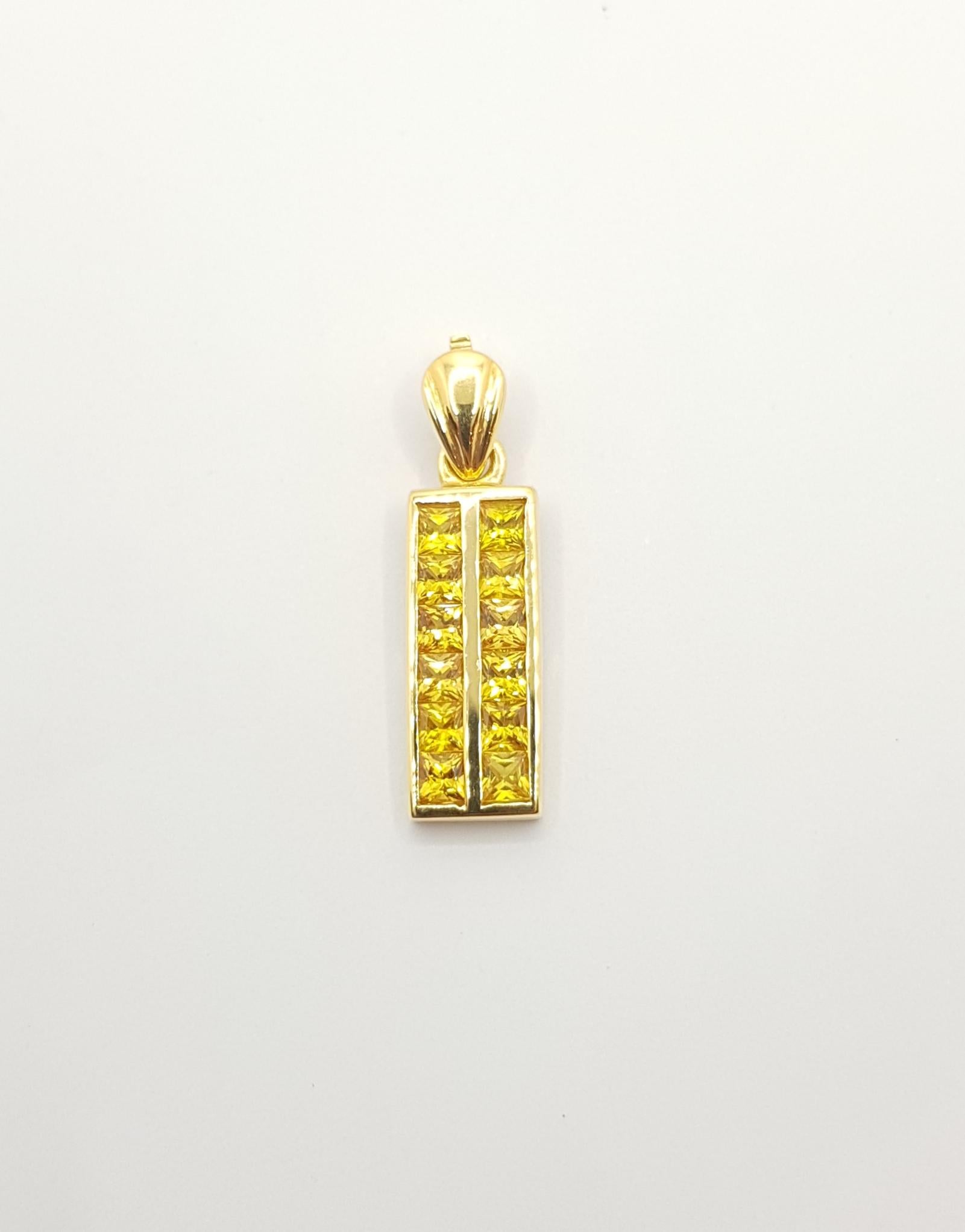 Contemporain Pendentif en saphir jaune serti dans des montures en or 18 carats en vente