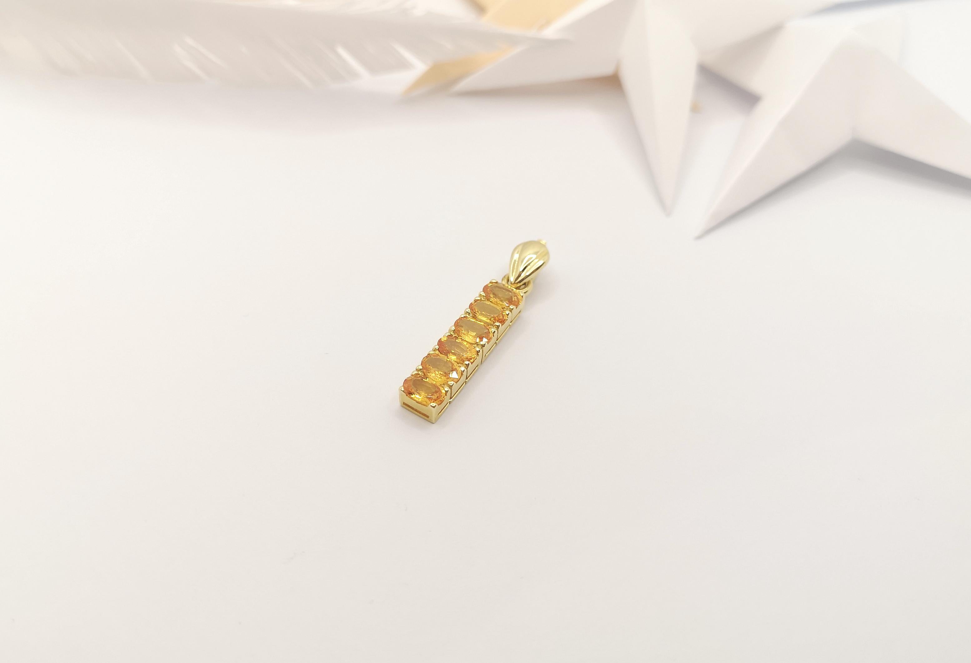 Yellow Sapphire Pendant Set in 18 Karat Gold Settings In New Condition For Sale In Bangkok, TH