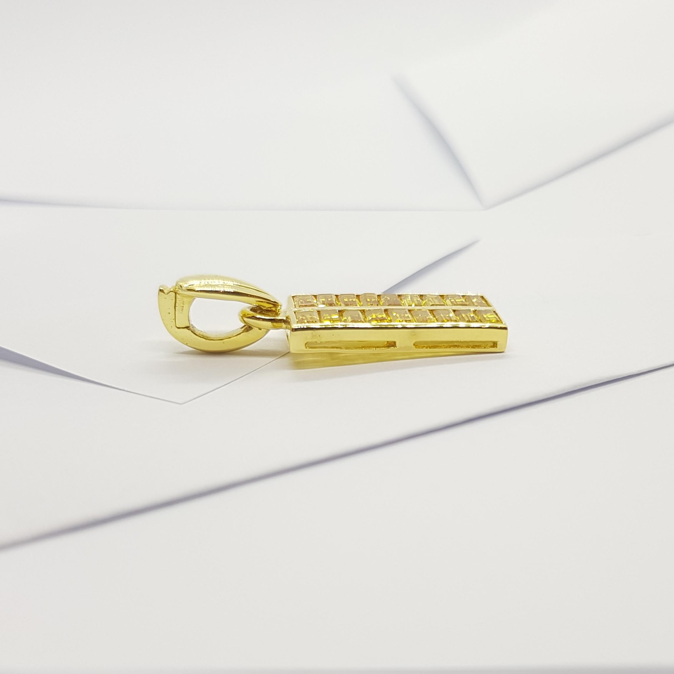 Pendentif en saphir jaune serti dans des montures en or 18 carats Unisexe en vente