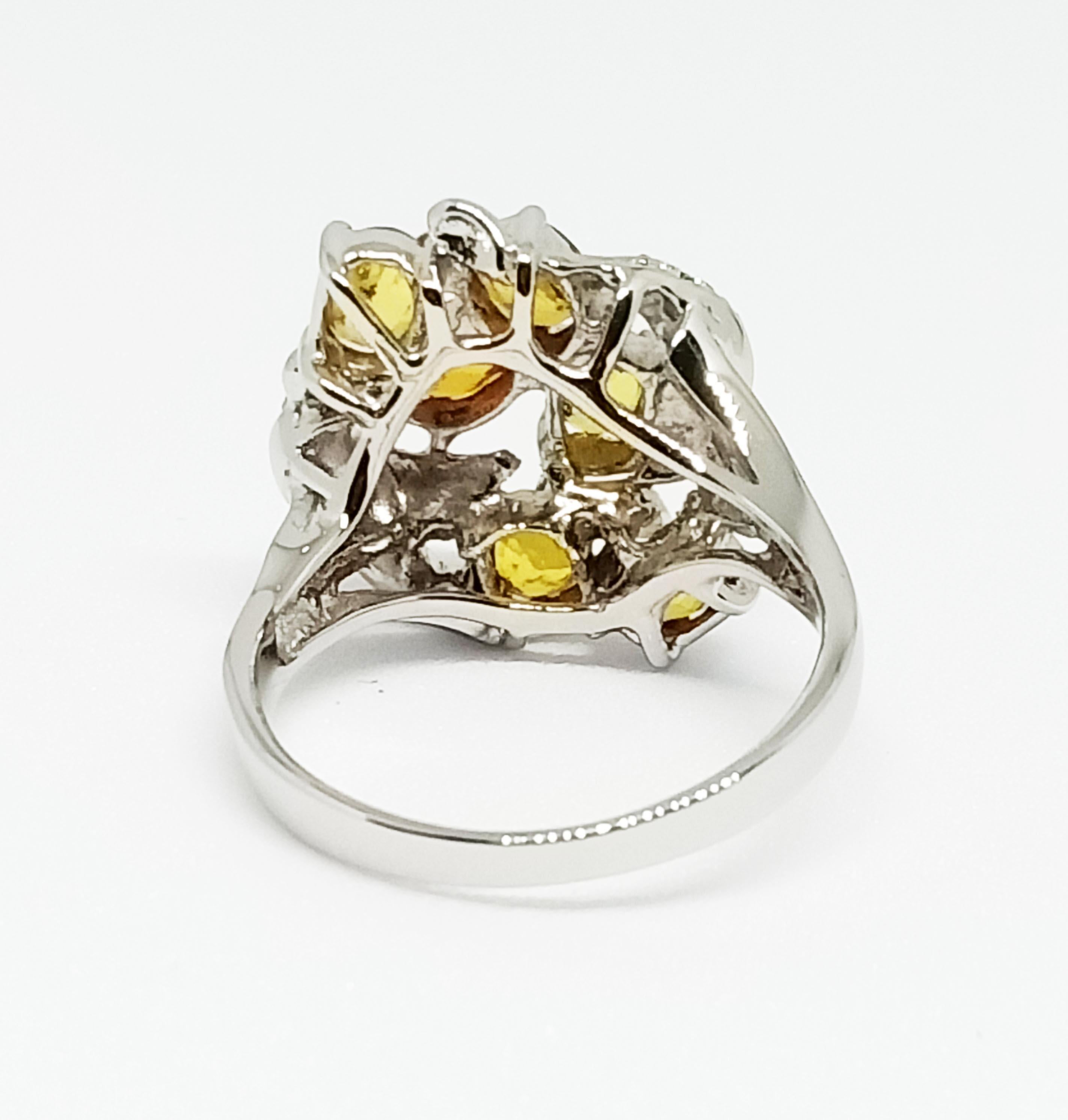 Yellow sapphire ring ( 1.75 cts) Silver in White gold Plated. In New Condition For Sale In Bangkok, TH