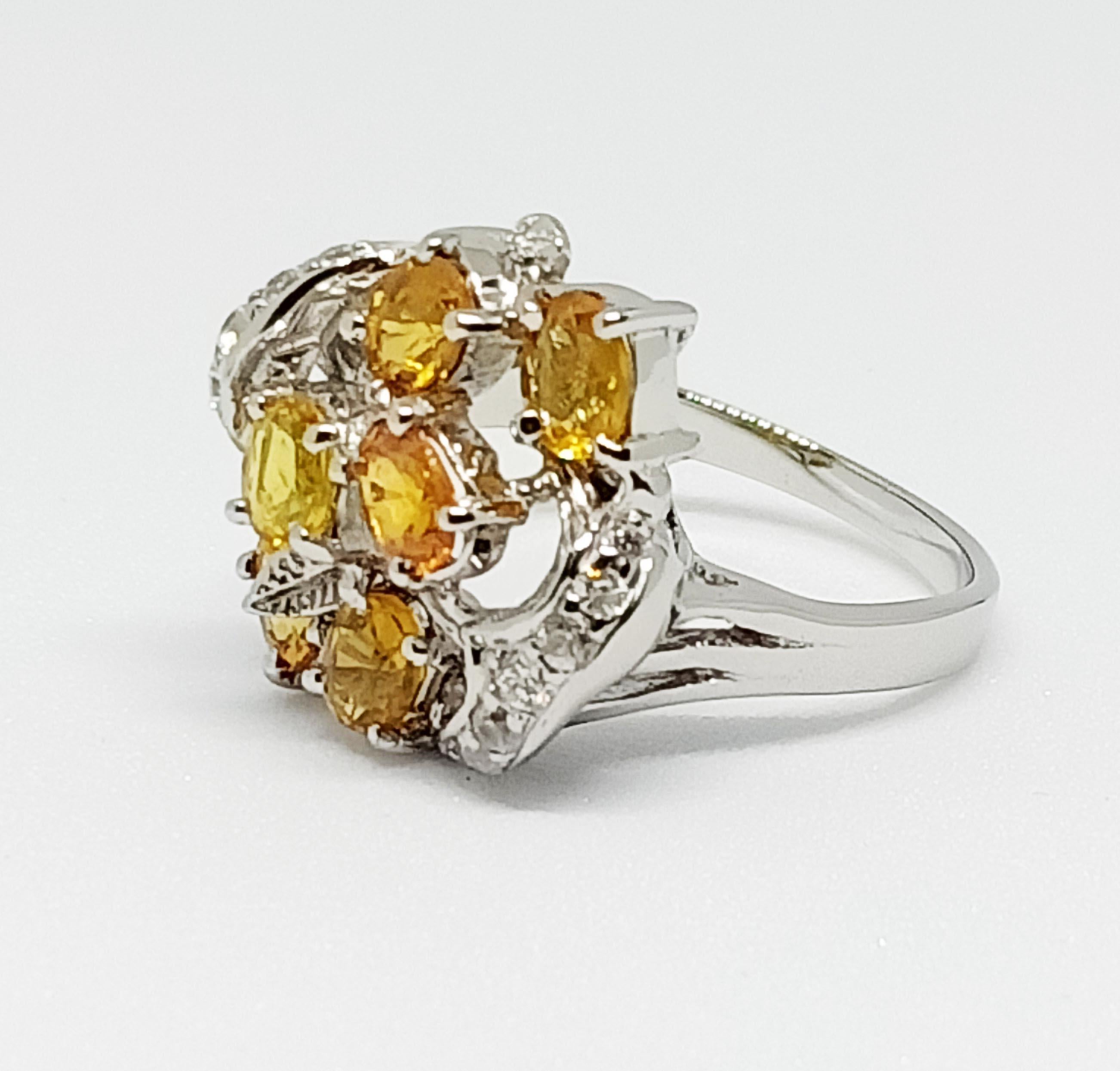 Yellow sapphire ring ( 1.75 cts) Silver in White gold Plated. For Sale 1