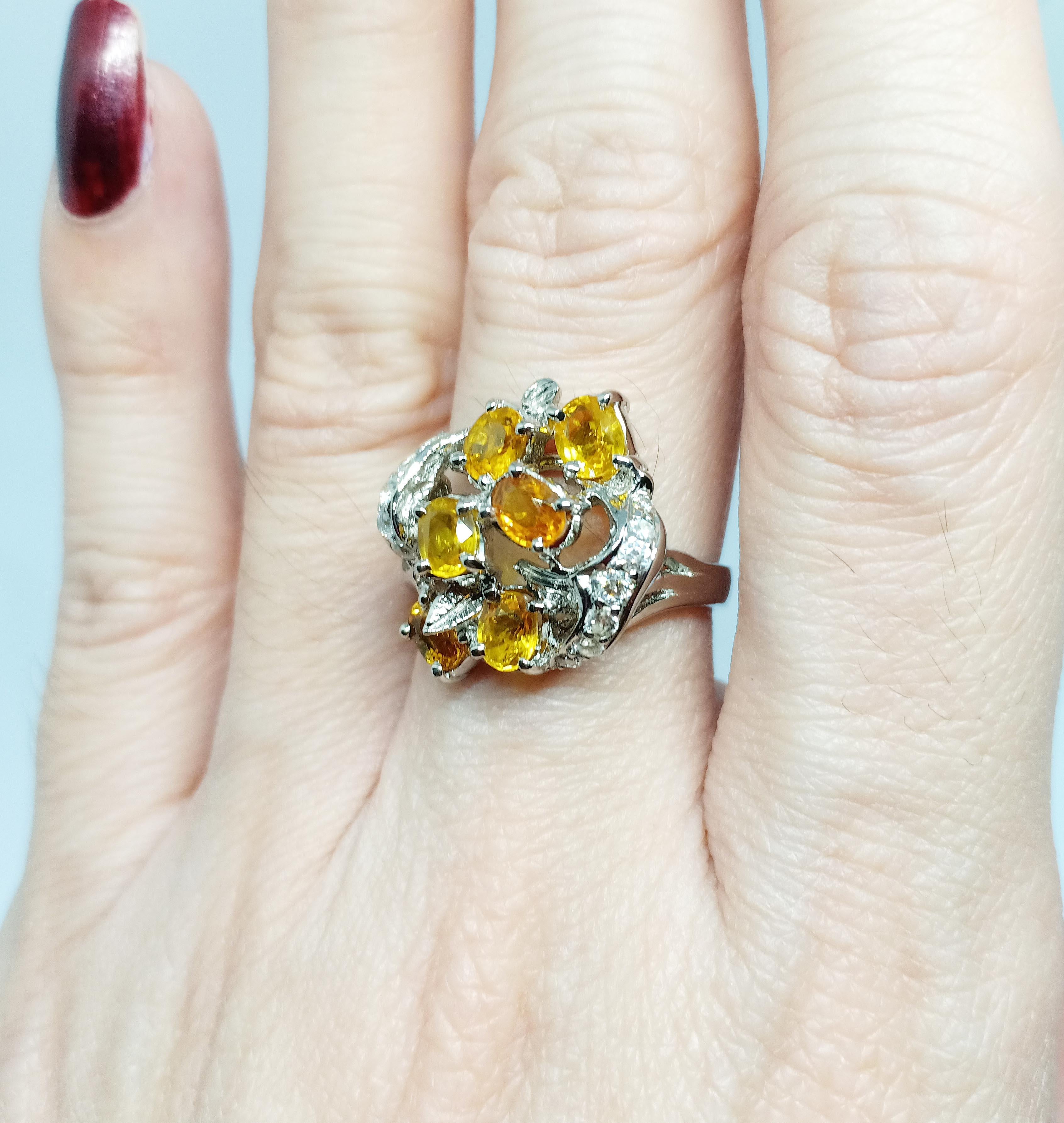 Yellow sapphire ring ( 1.75 cts) Silver in White gold Plated. For Sale 3