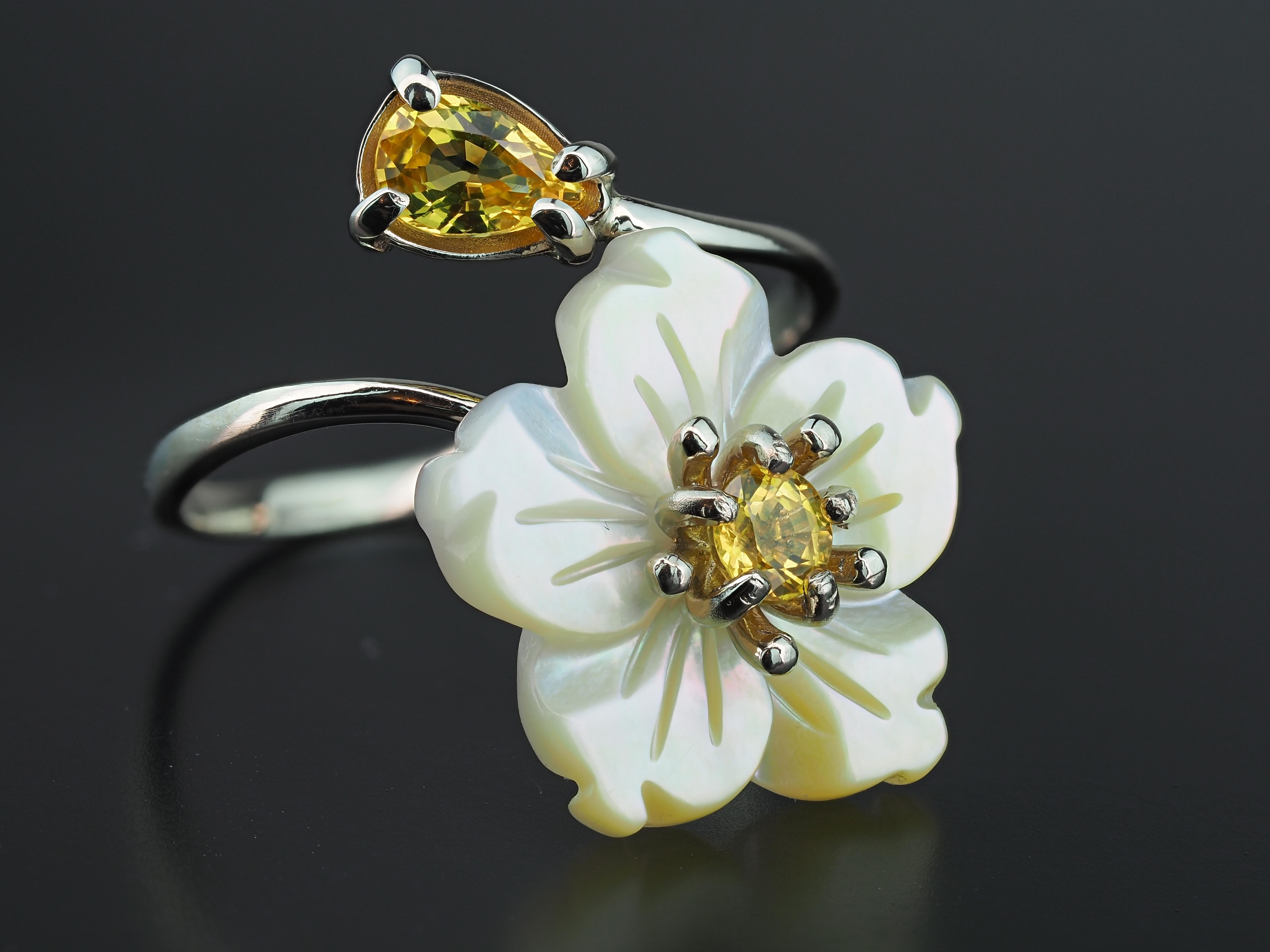 Yellow sapphire ring in 14k gold. Genuine sapphire gold ring. Sapphire gold ring. Pear sapphire ring. Yellow gemstone sapphire ring. Carved mother of pearl flower ring. Flower gold ring. Sapphire vintage ring. Nature inspired ring with mother of