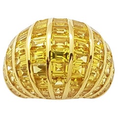 Bague en saphir jaune sertie dans des montures en or 18 carats