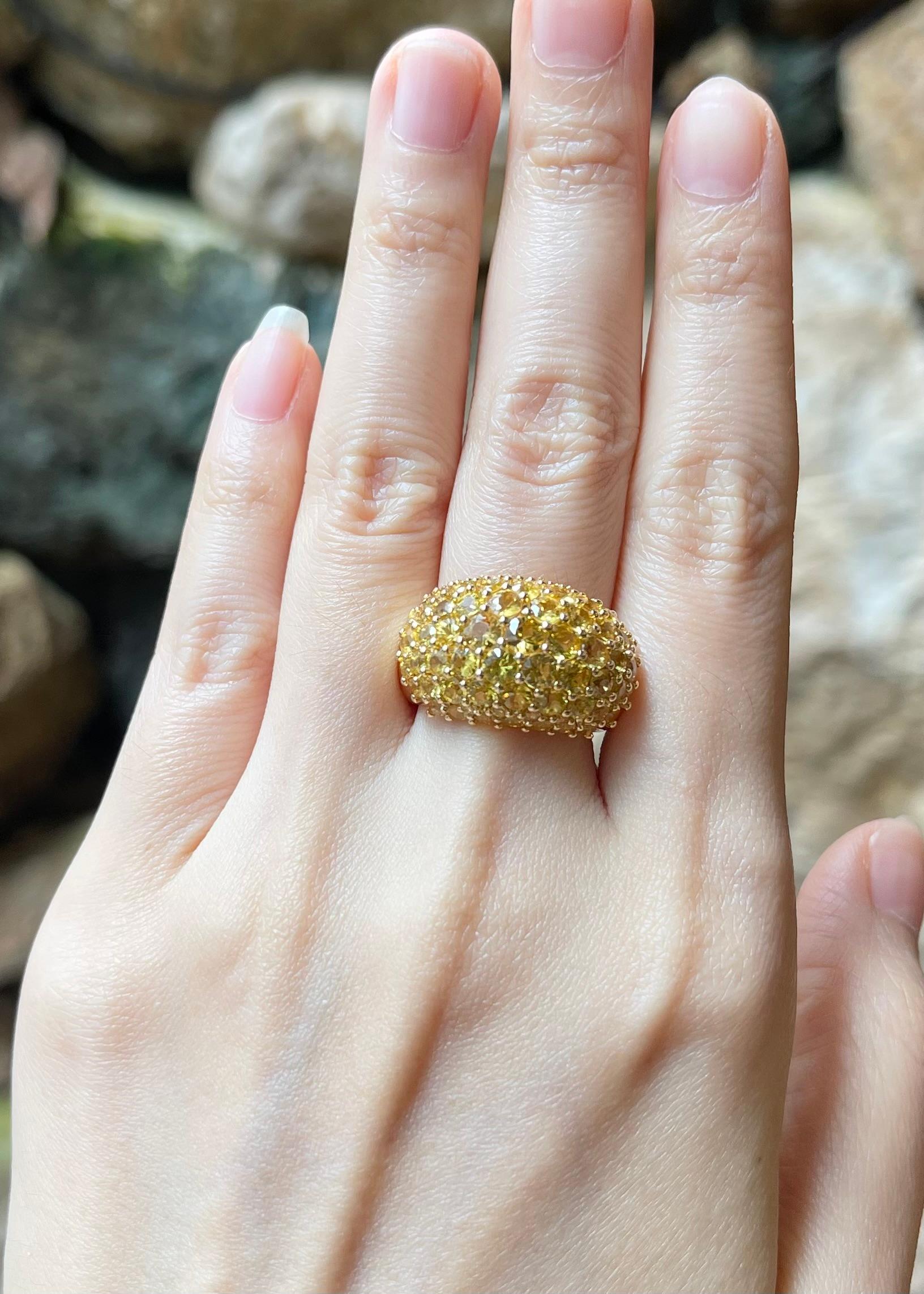 Anello con zaffiro giallo da 6,32 carati e montatura in oro 18 carati

Larghezza:  2.3 cm 
Lunghezza: 1.5 cm
Misura dell'anello: 54
Peso totale: 15,59 grammi

