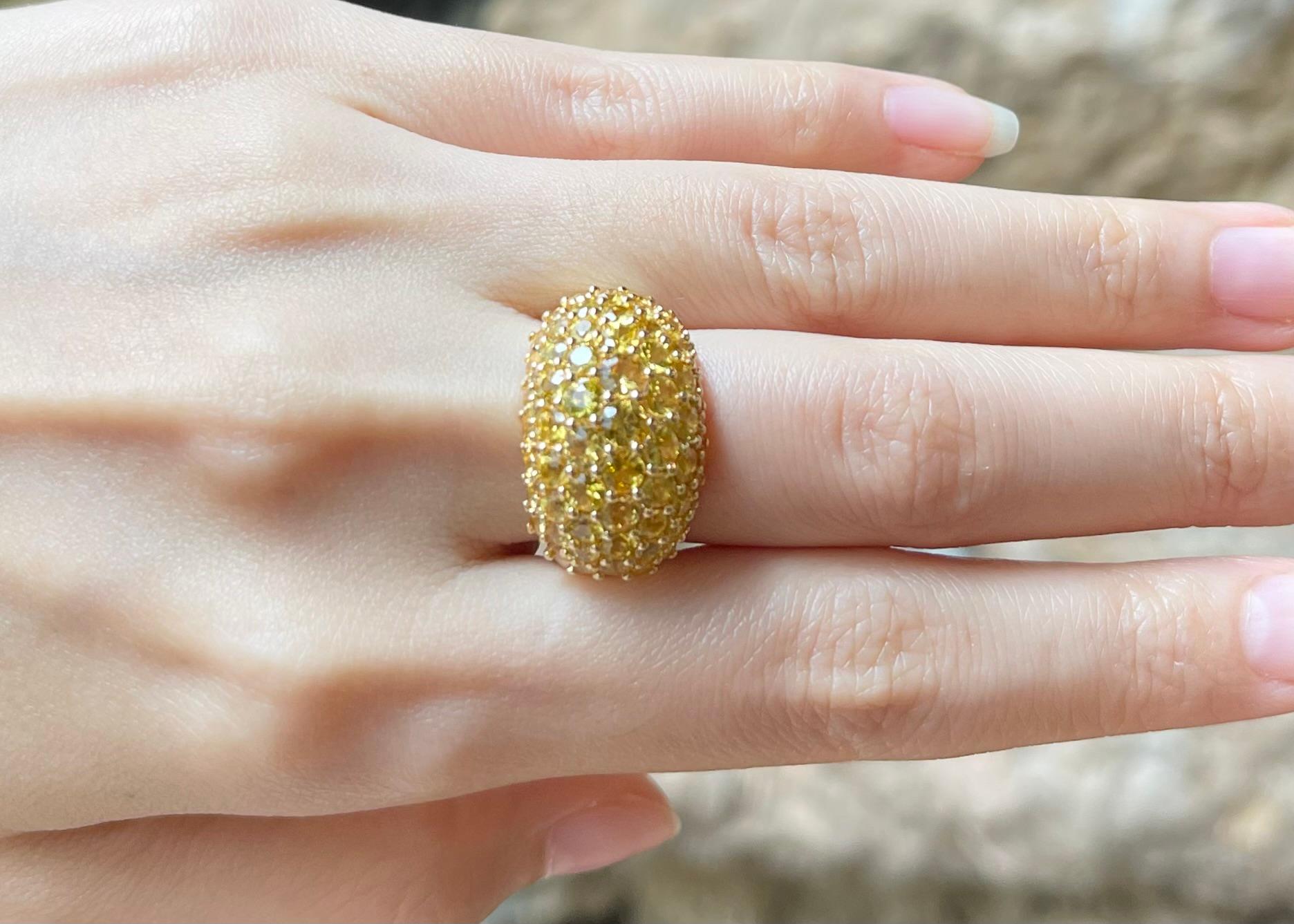 Contemporaneo Anello con zaffiro giallo incastonato in oro 18 carati in vendita