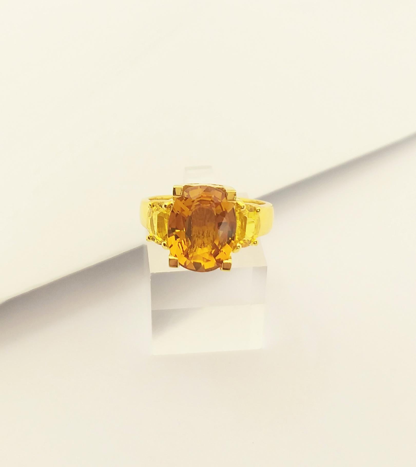 Bague en saphir jaune sertie d'or 18 carats Pour femmes en vente