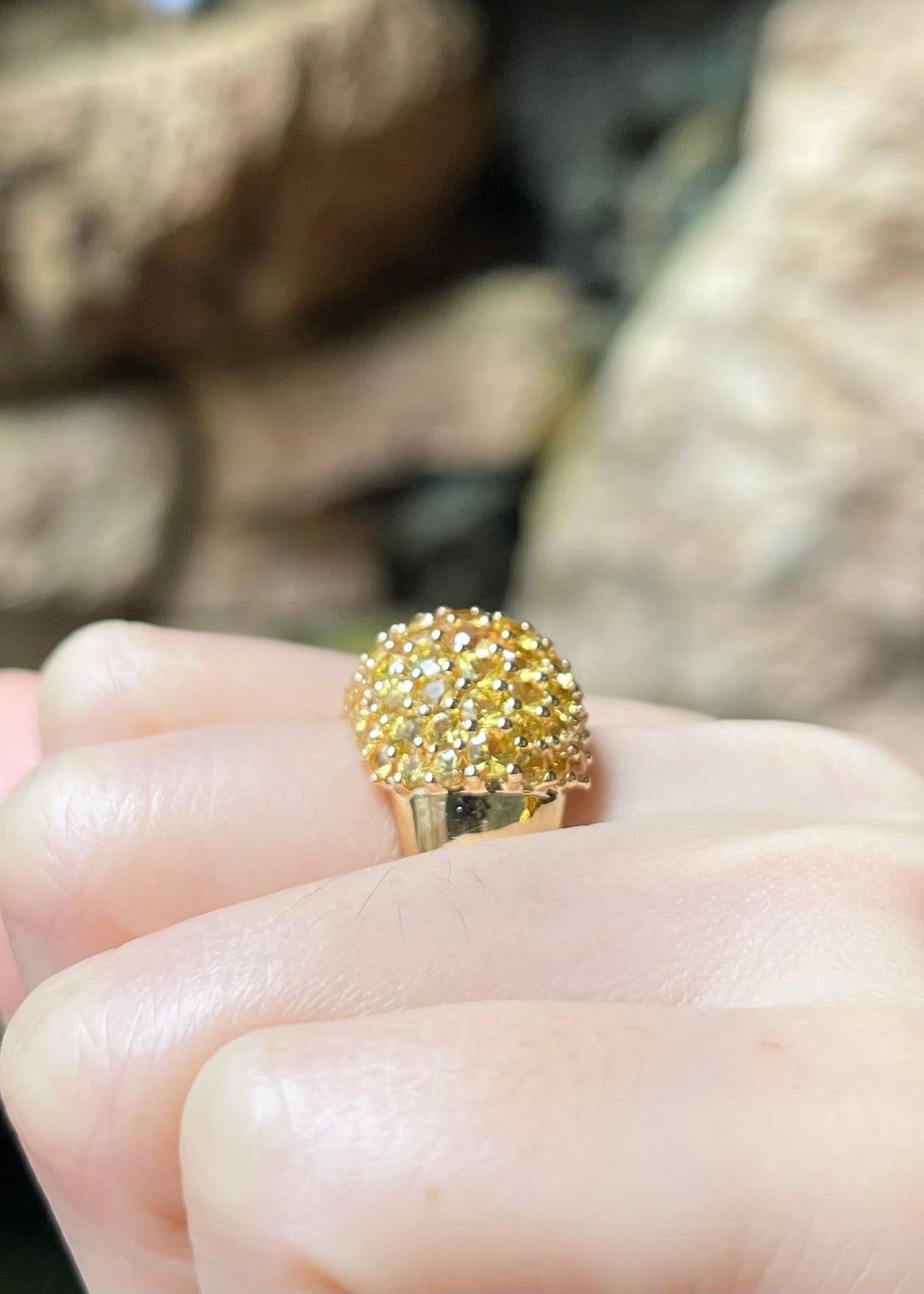 Anello con zaffiro giallo incastonato in oro 18 carati in vendita 1